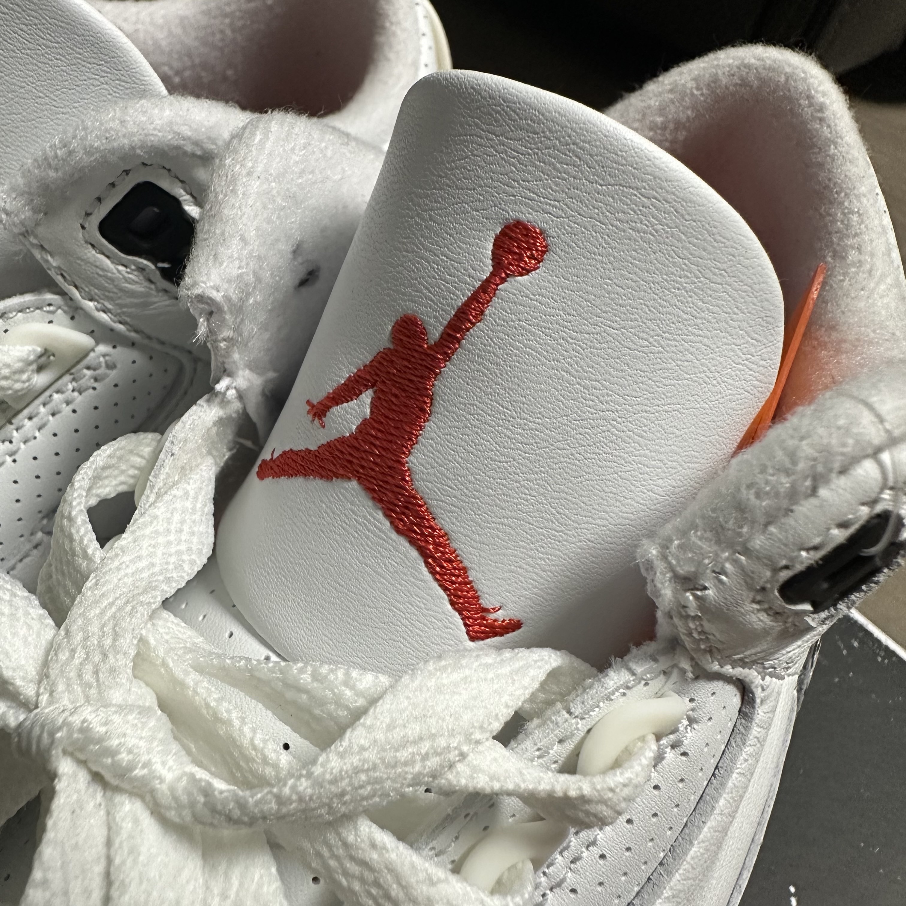 Jordan 3 Retro White Cement Reimagined 착용 스타일 - 2