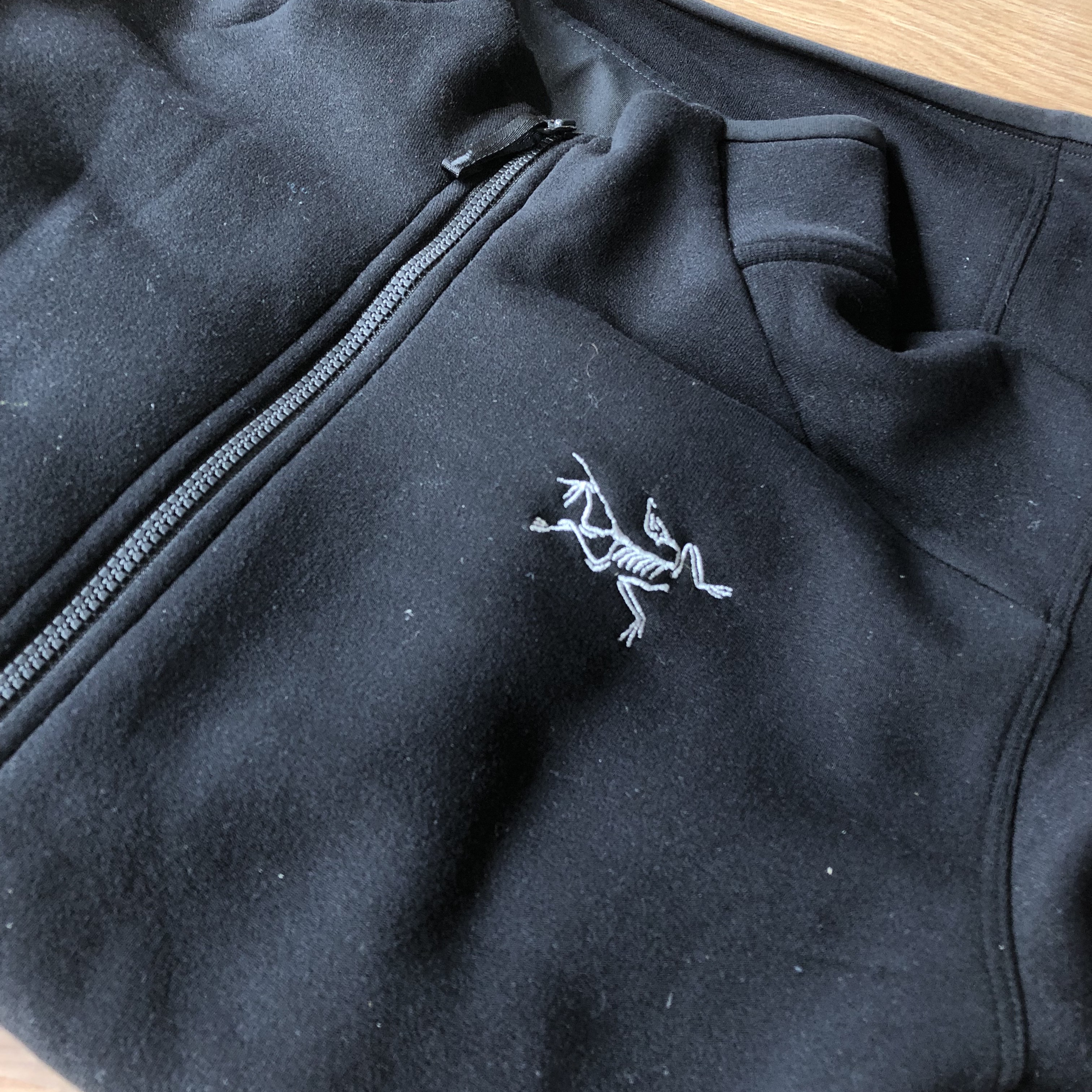 Arc'teryx Atom AR Jacket Black 착용 스타일