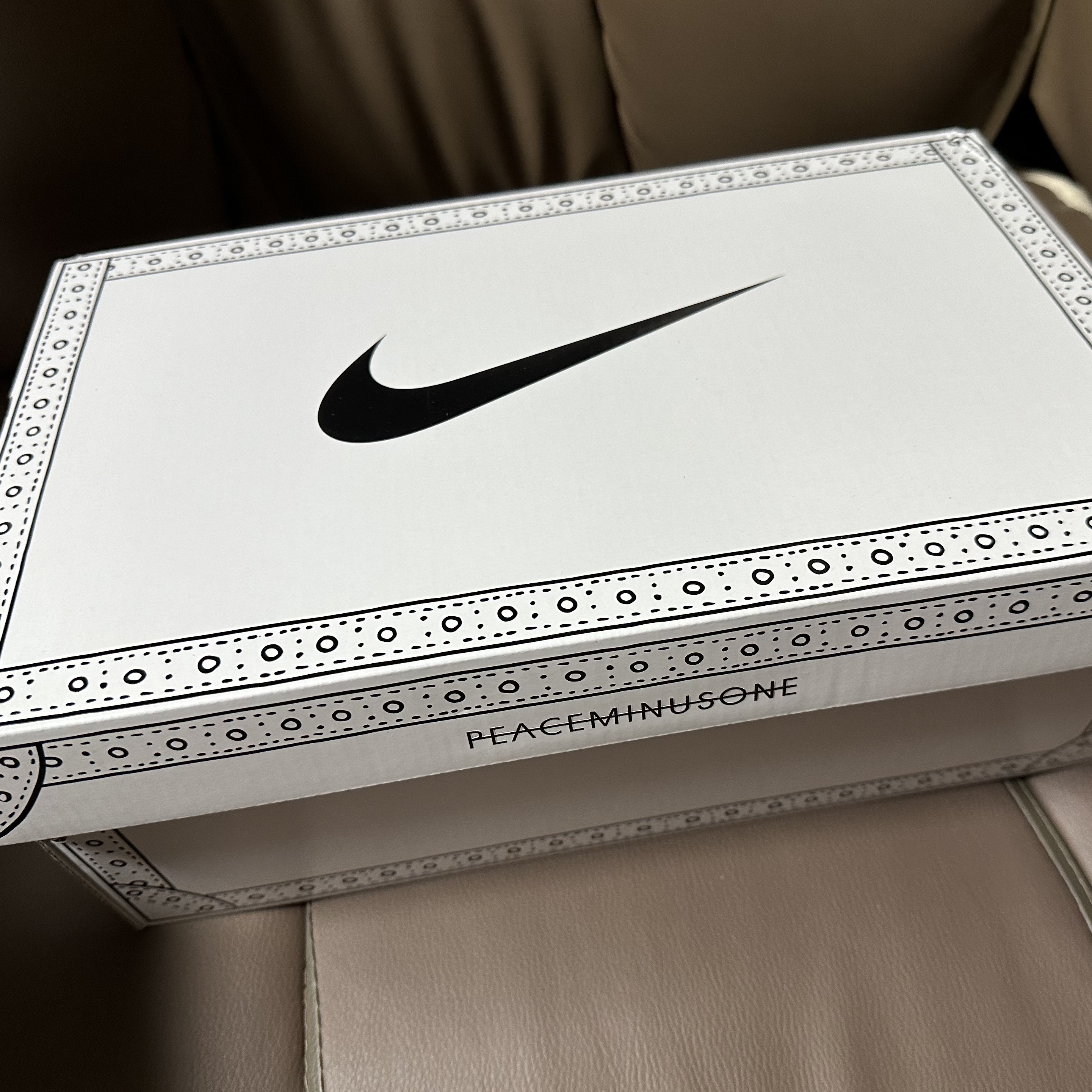 Nike x Peaceminusone Kwondo1 Black and White 착용 스타일 - 3