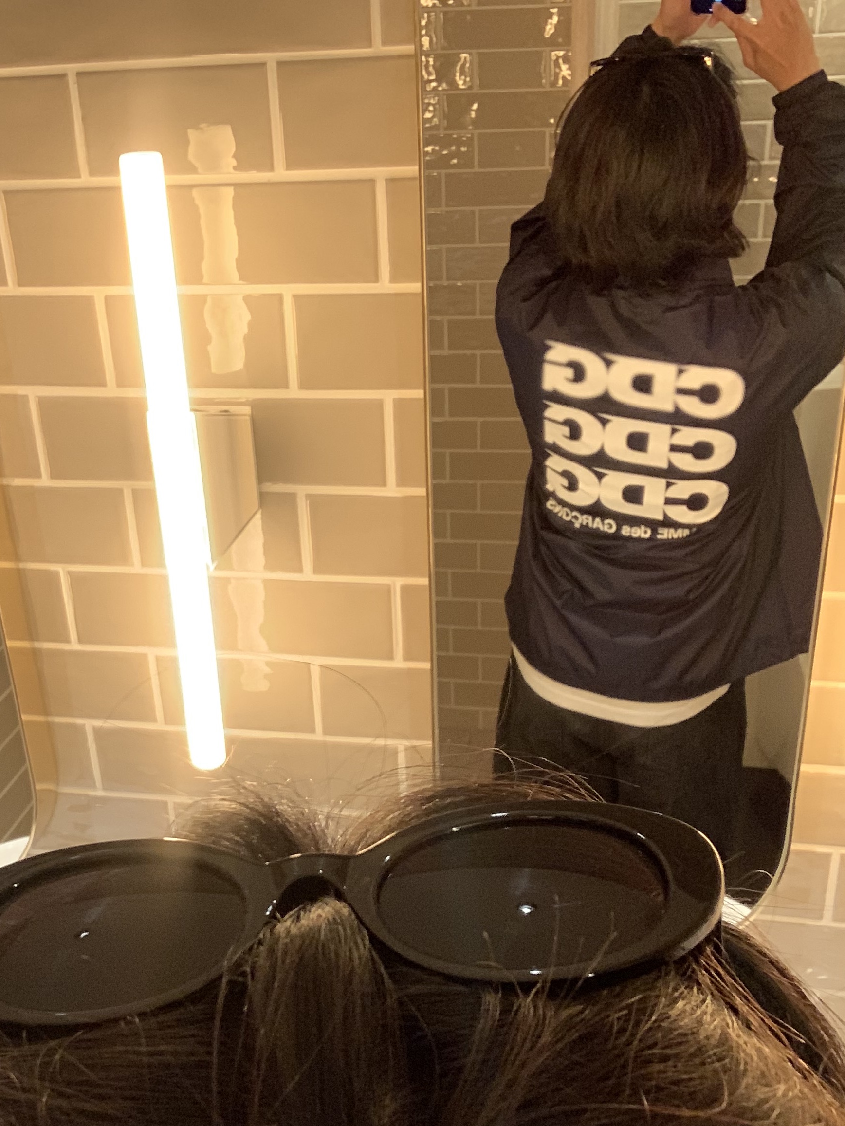 CDG Logo Coach Jacket Navy 착용 스타일 - 2