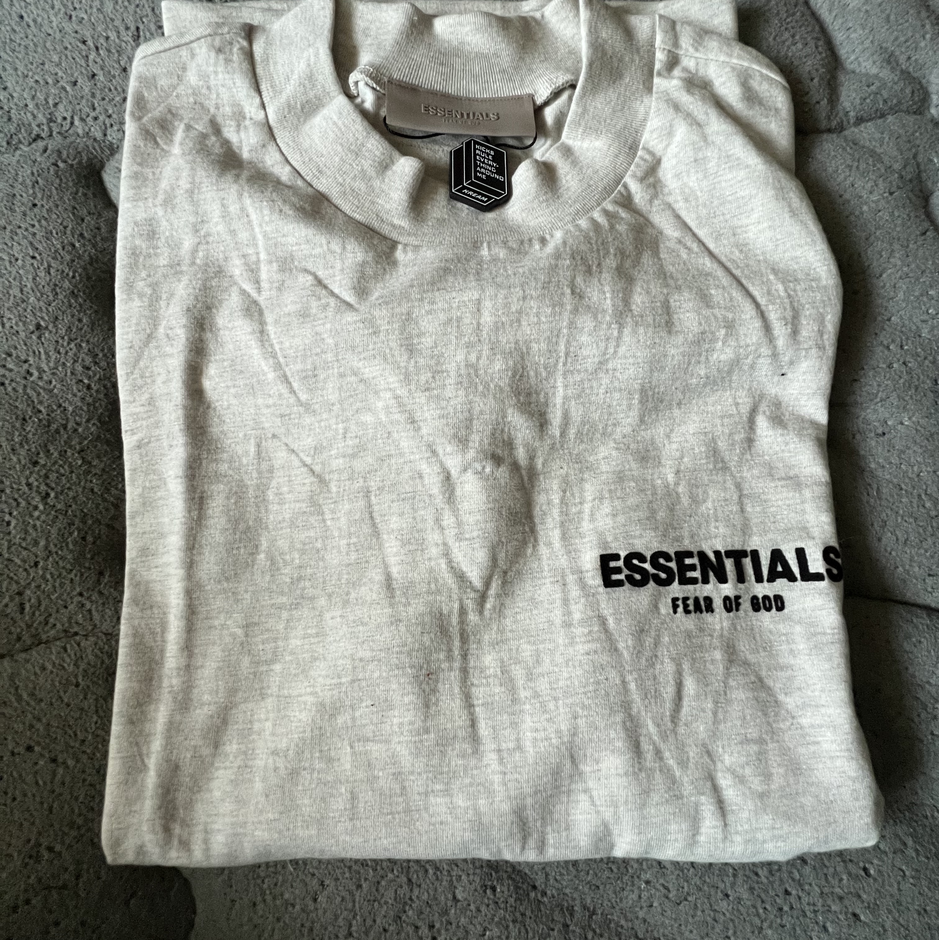 Essentials The Core Collection T-Shirt Light Oatmeal 착용 스타일