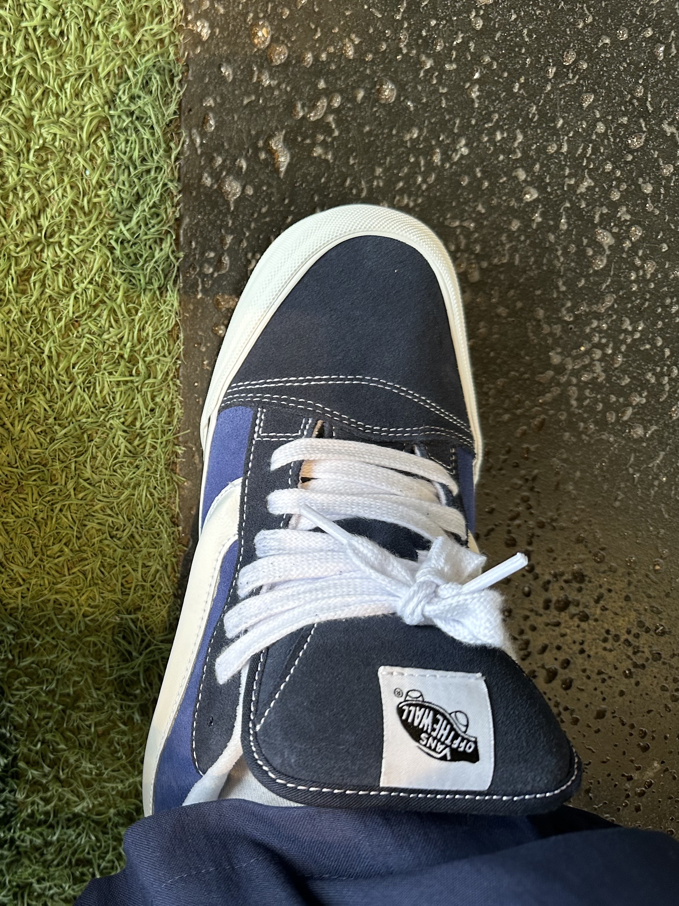 Vans Knu-Skool Navy True White 착용 스타일 - 2