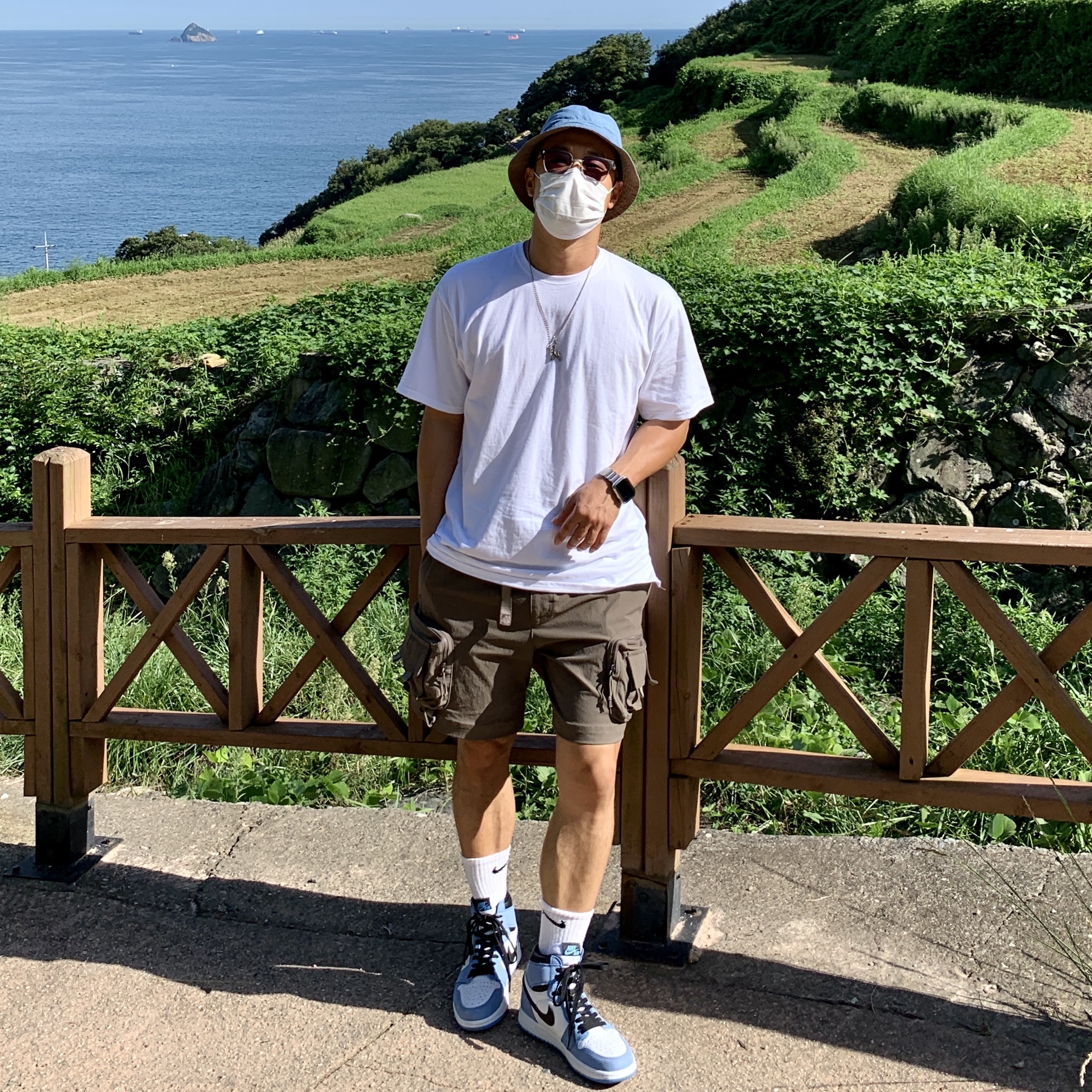 Jordan 1 Retro High OG University Blue, Nike ACG Cargo Shorts Ironstone - Asia 착용 스타일