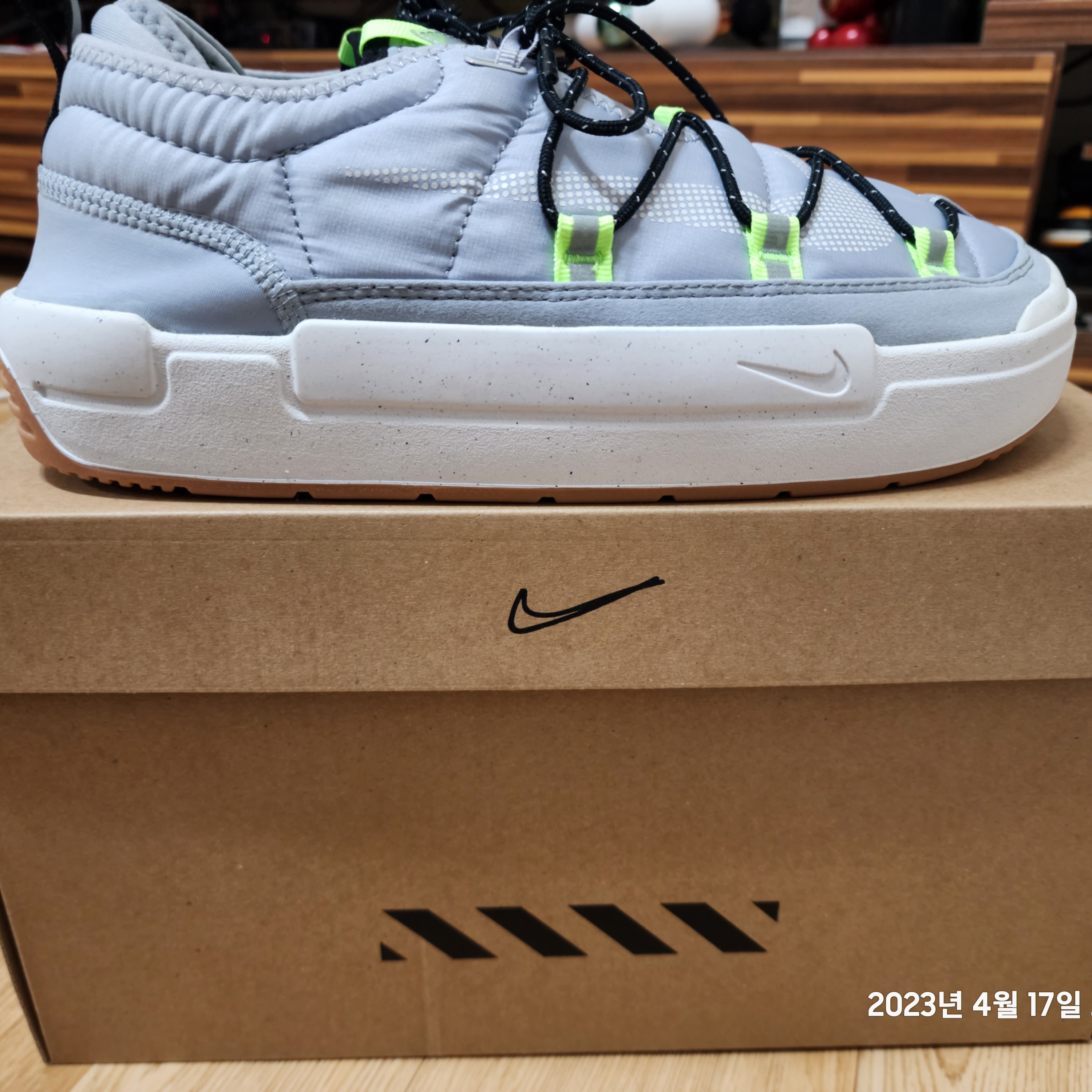 Nike Offline Pack Wolf Grey Summit White 착용 스타일 - 2