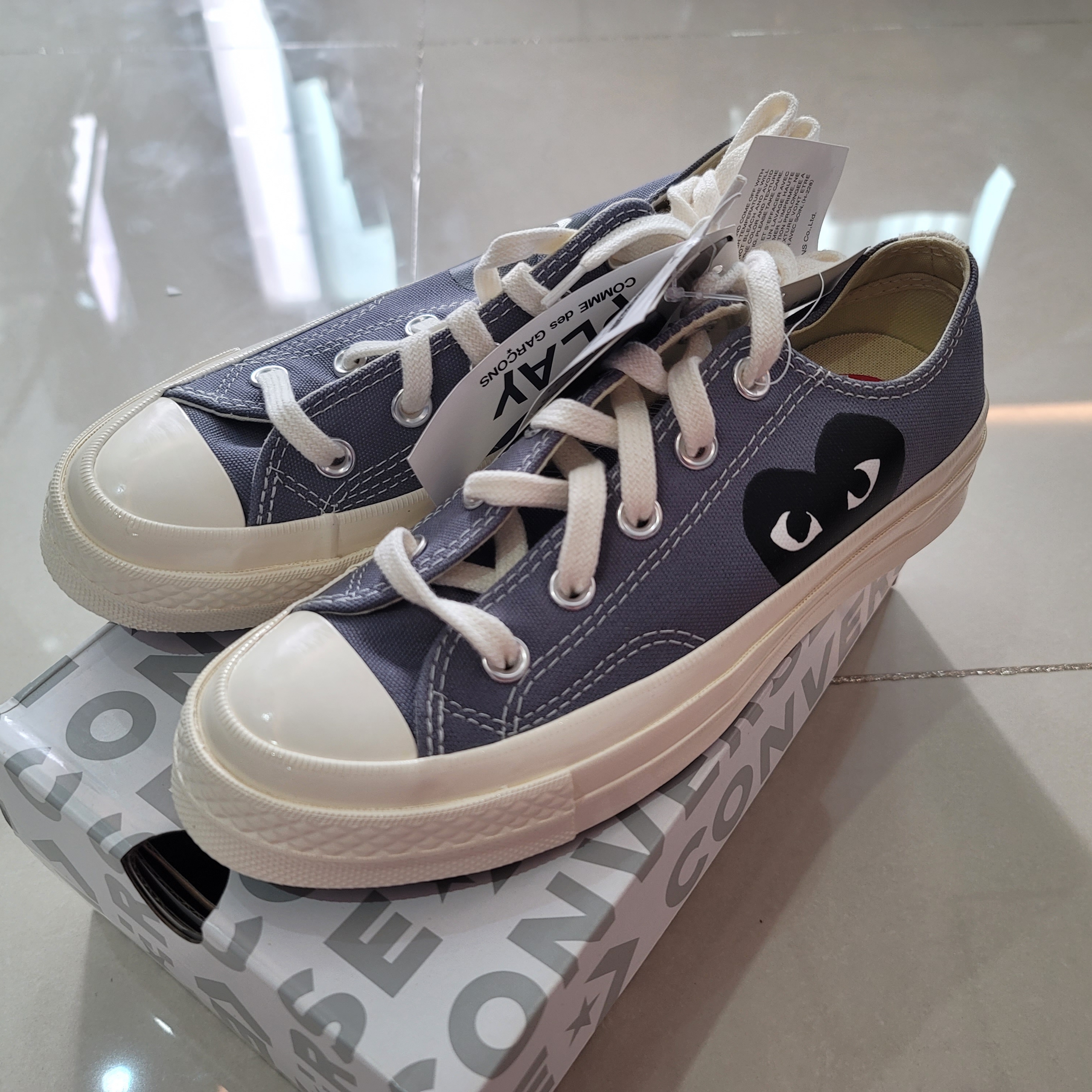 Converse x Play Comme des Garcons Chuck 70 Ox Steel Gray 착용 스타일 - 1