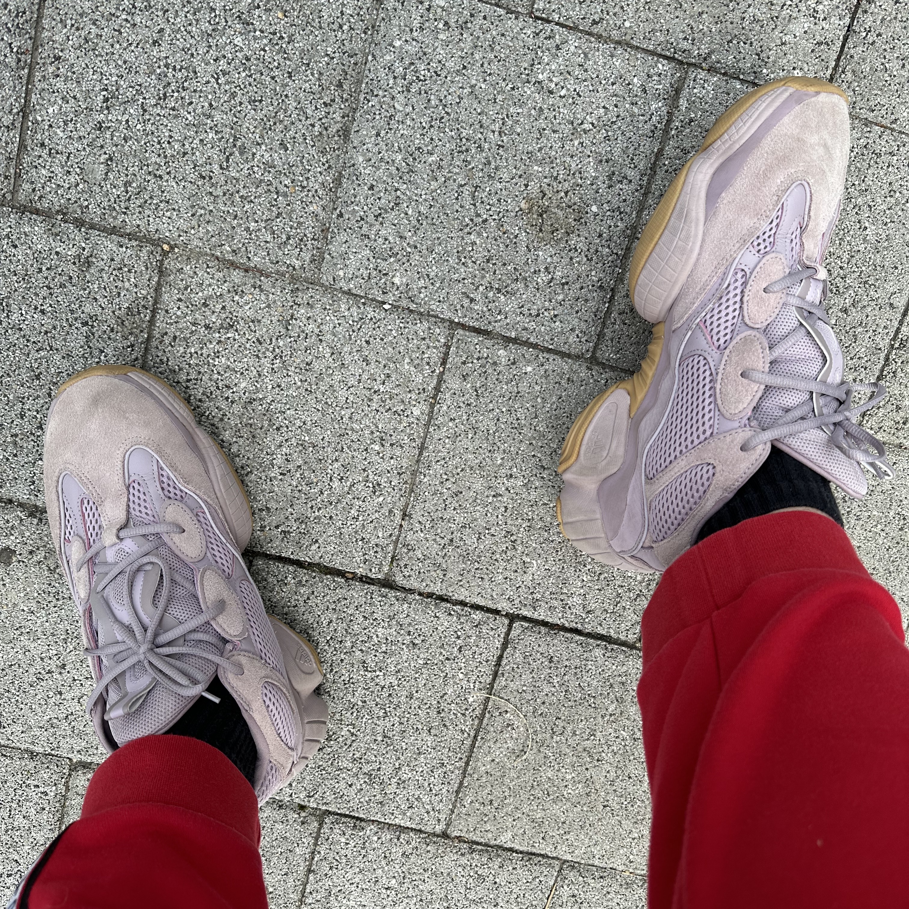 Adidas Yeezy 500 Soft Vision 착용 스타일 - 2