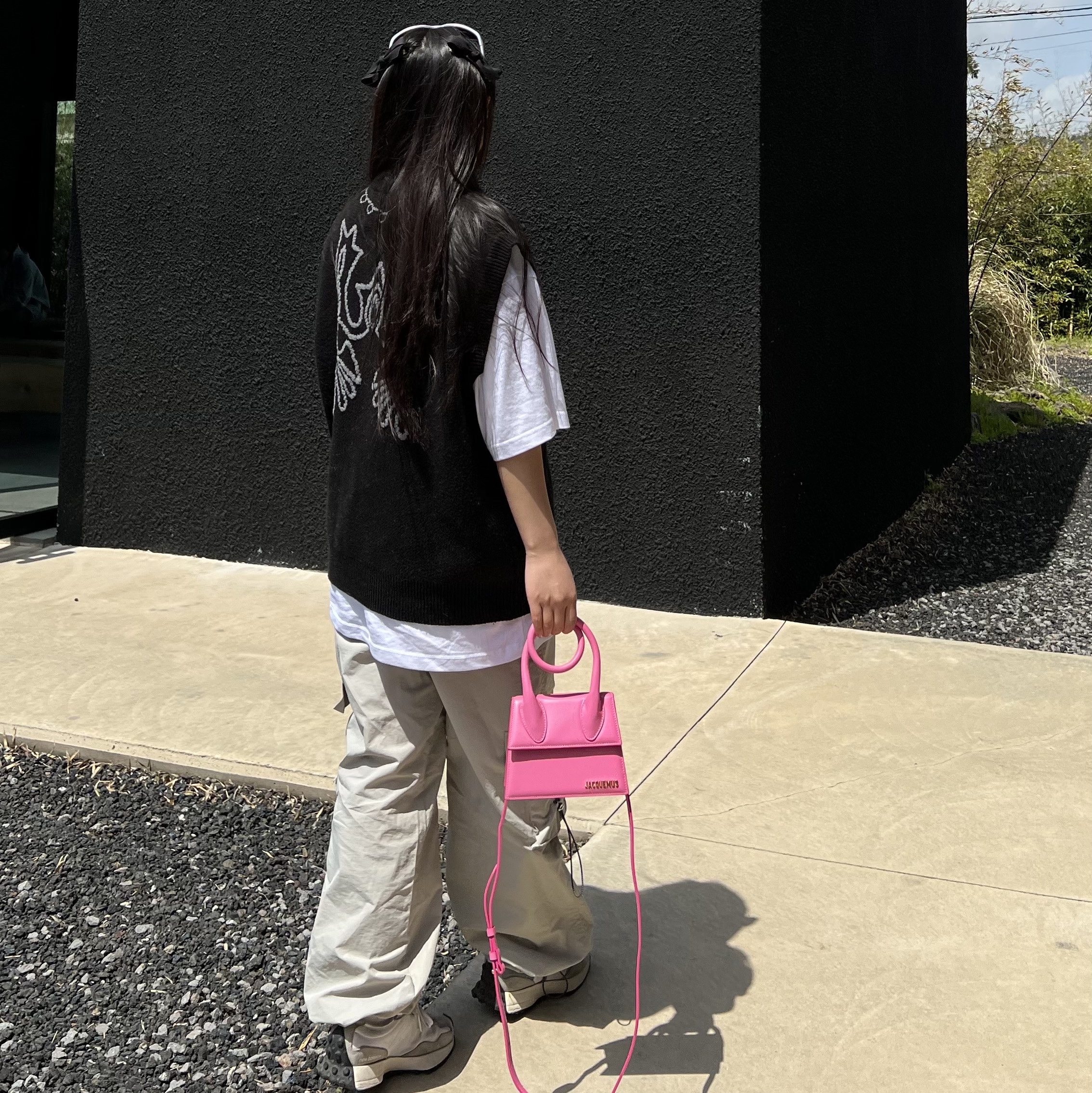 Jacquemus Le Chiquito Noeud Coiled Handbag Pink 착용 스타일