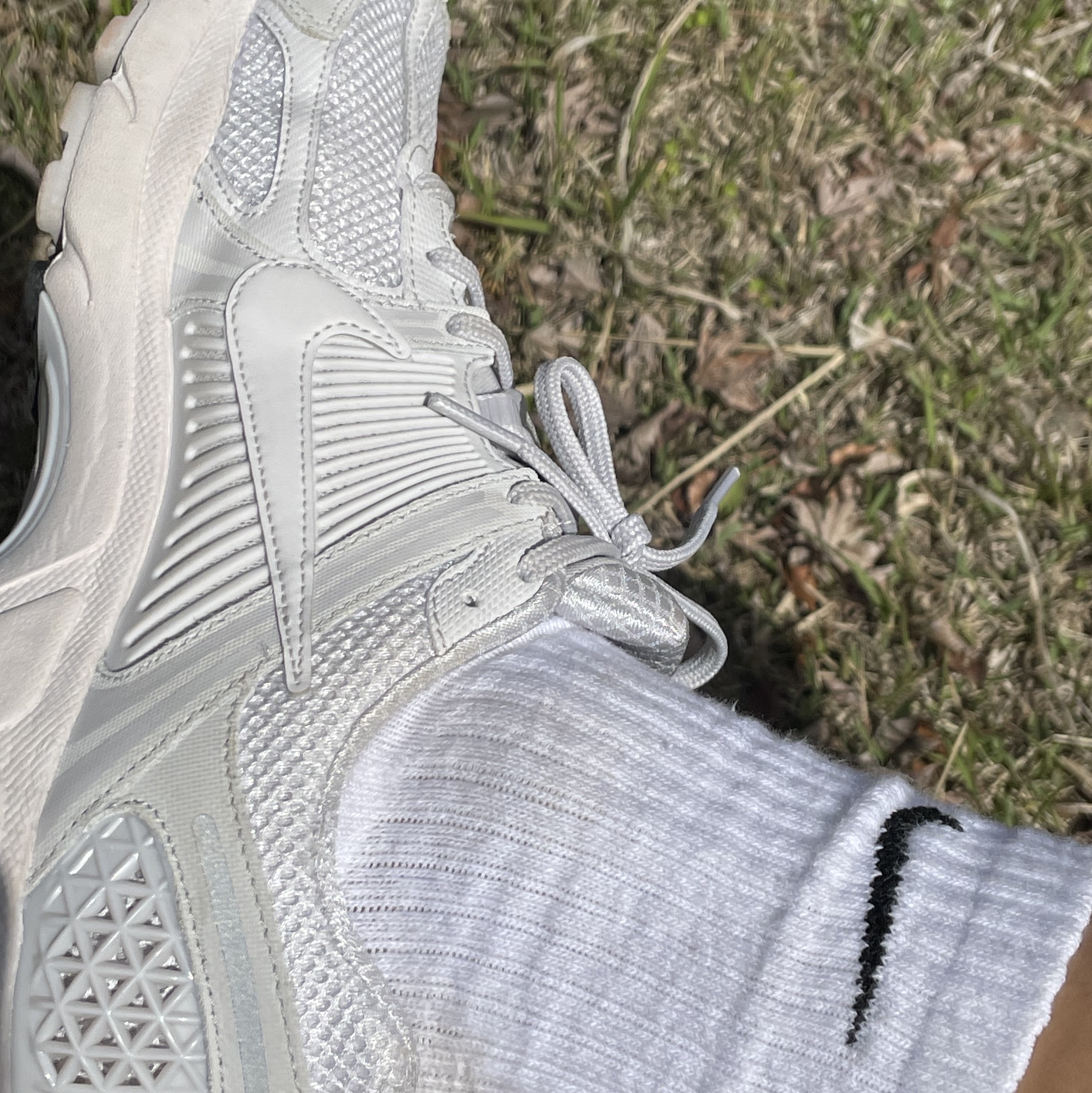 Nike Zoom Vomero 5 SP Vast Grey 2023, Nike x Drake Nocta Socks White (3 Pack) 착용 스타일