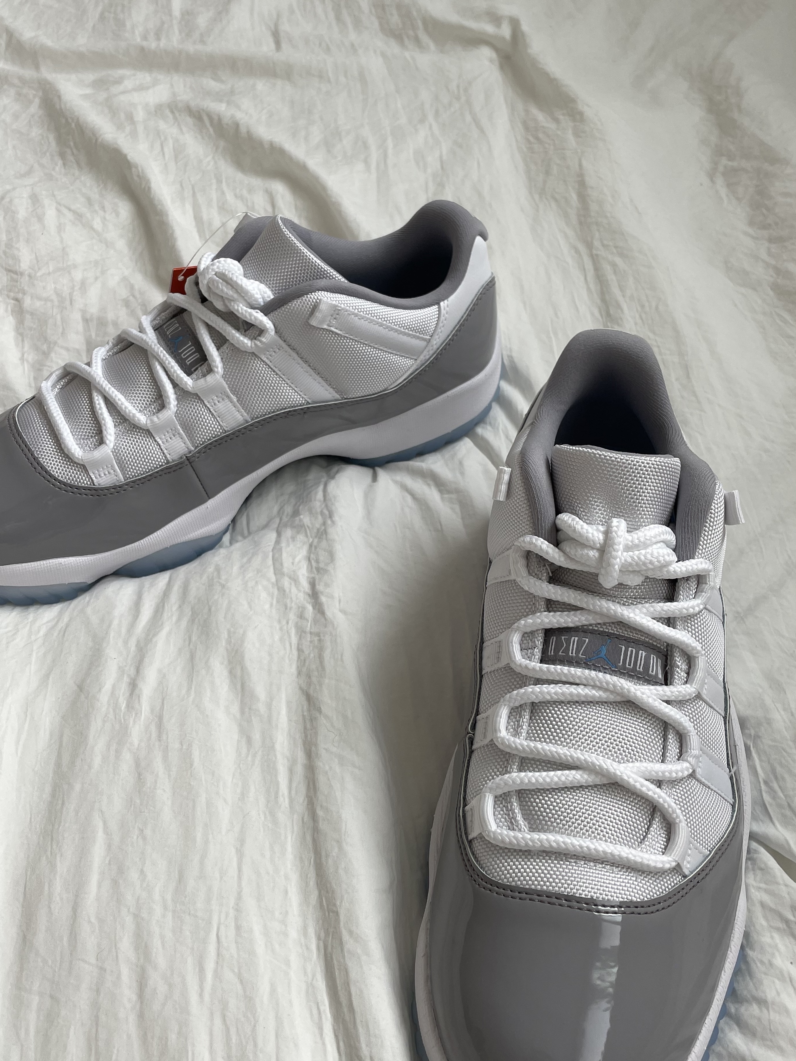Jordan 11 Retro Low Cement Grey 착용 스타일 - 4