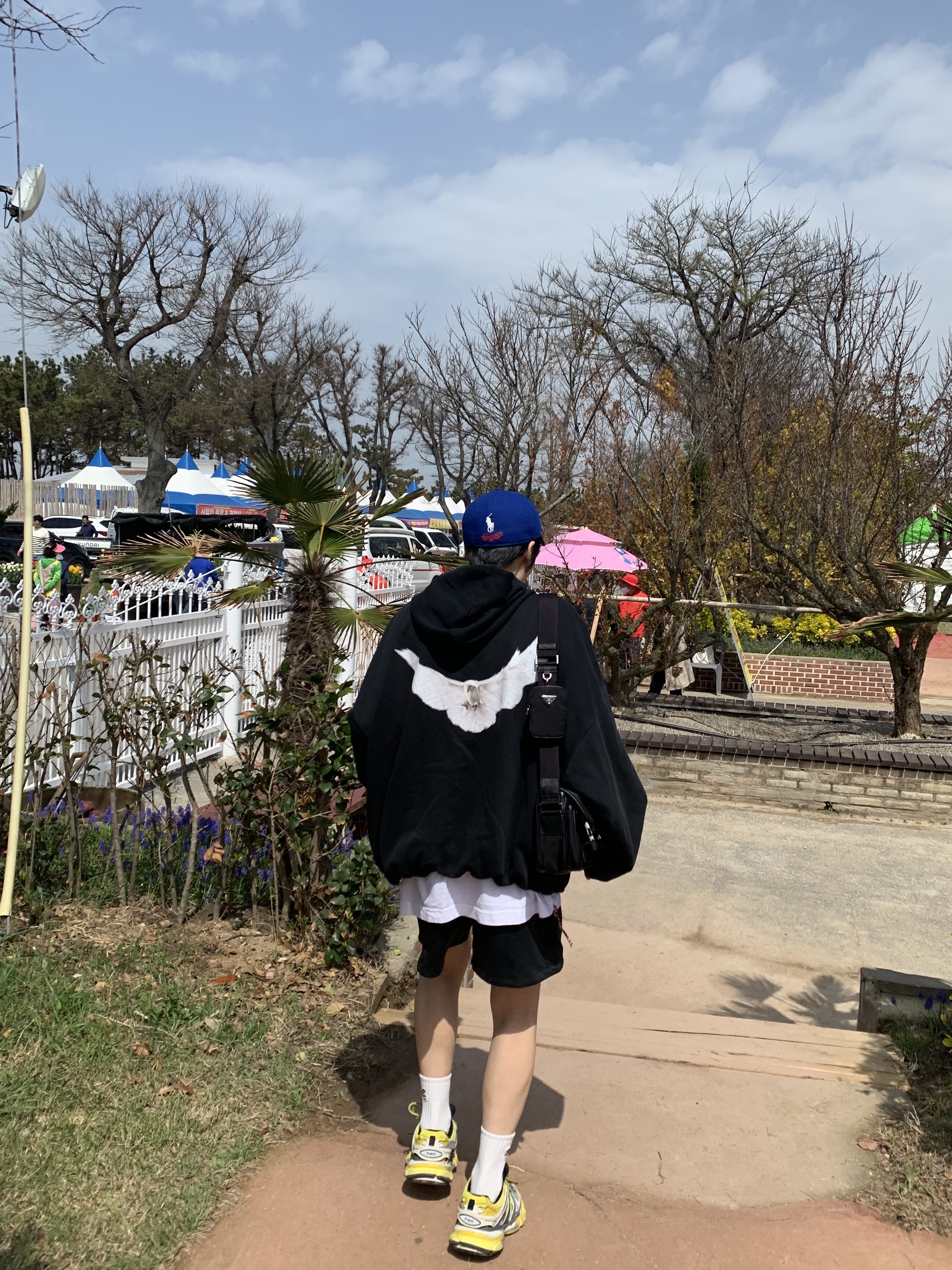 Balenciaga Track Sneakers Yellow Black White 2019, Nike x Fear of God Basketball Shorts Off Noir 착용 스타일