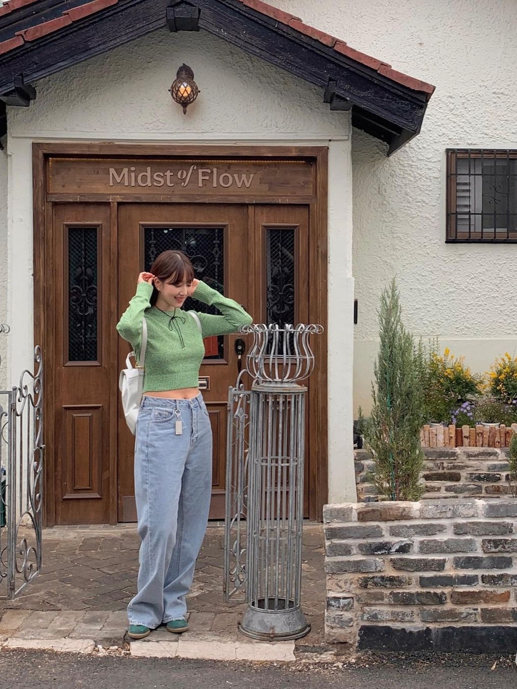 Haveless Women Raye Loose Fit Jeans Light Blue 착용 스타일 - 2
