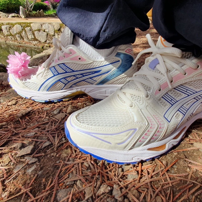 (W) Asics Gel-Kayano 14 Marshmallow 착용 스타일