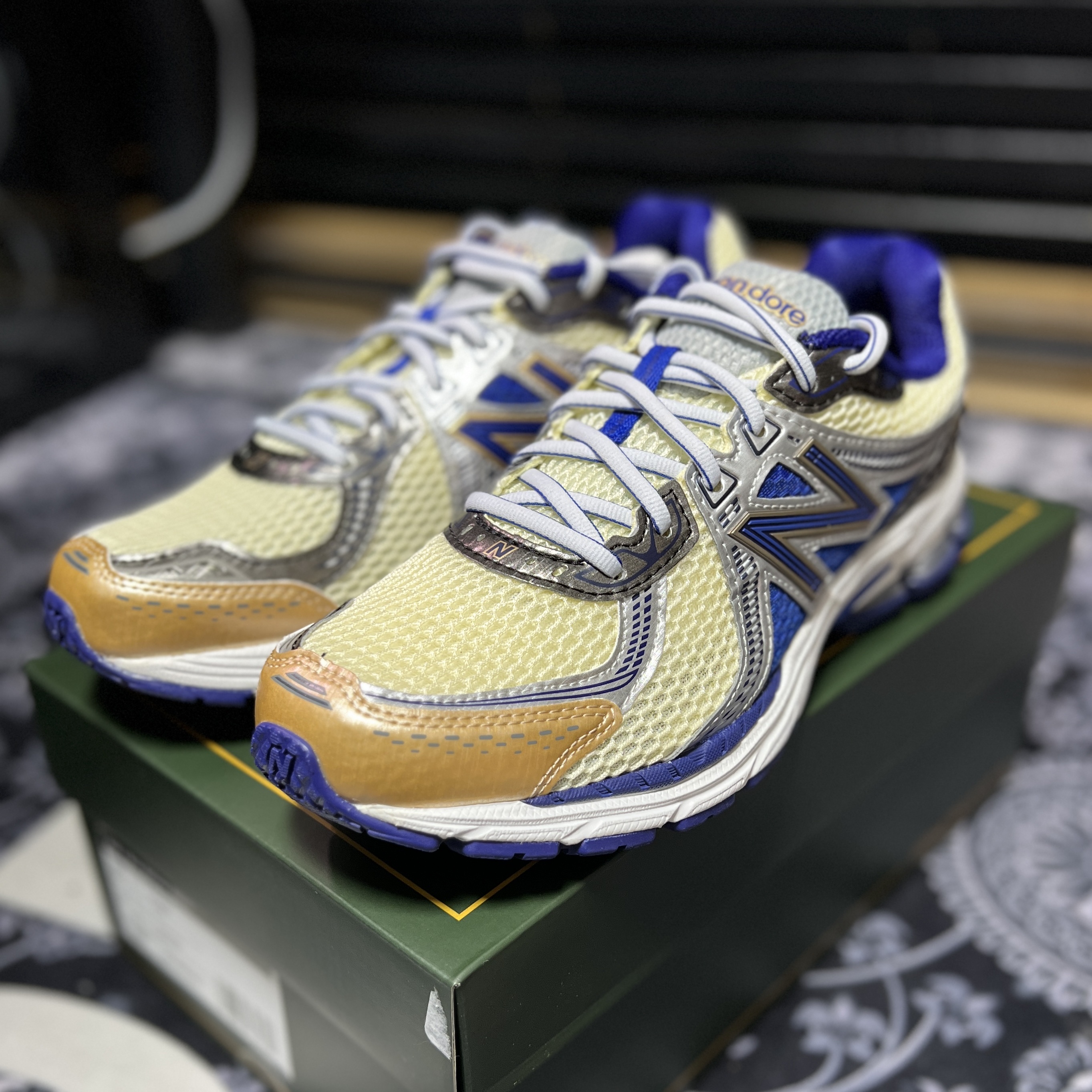 New Balance x Aime Leon Dore 860v2 Blue 착용 스타일 - 3