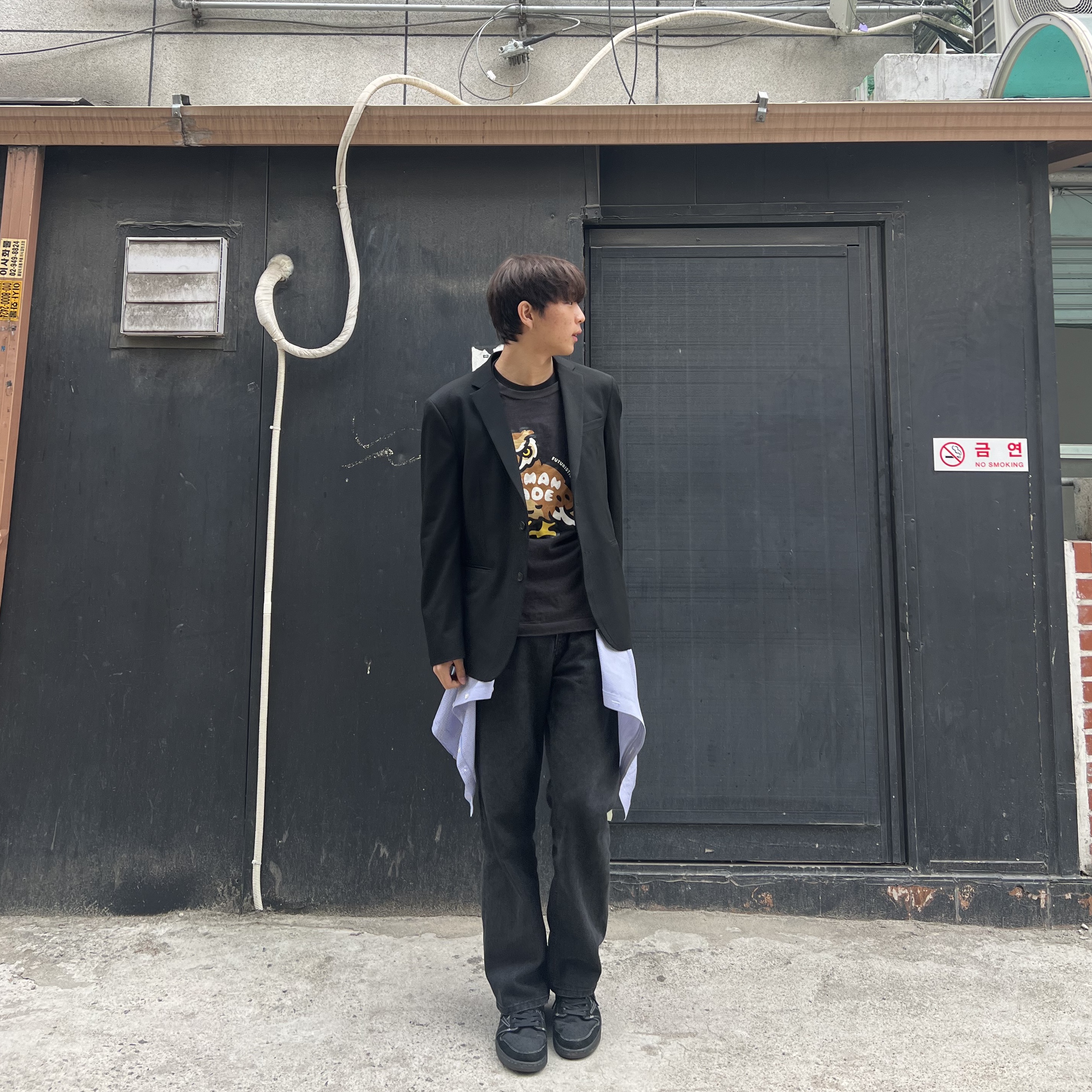 Jordan 1 x Travis Scott Retro Low OG SP Black Phantom, Human Made Graphic L/S T-Shirt #2 Black 착용 스타일 - 4