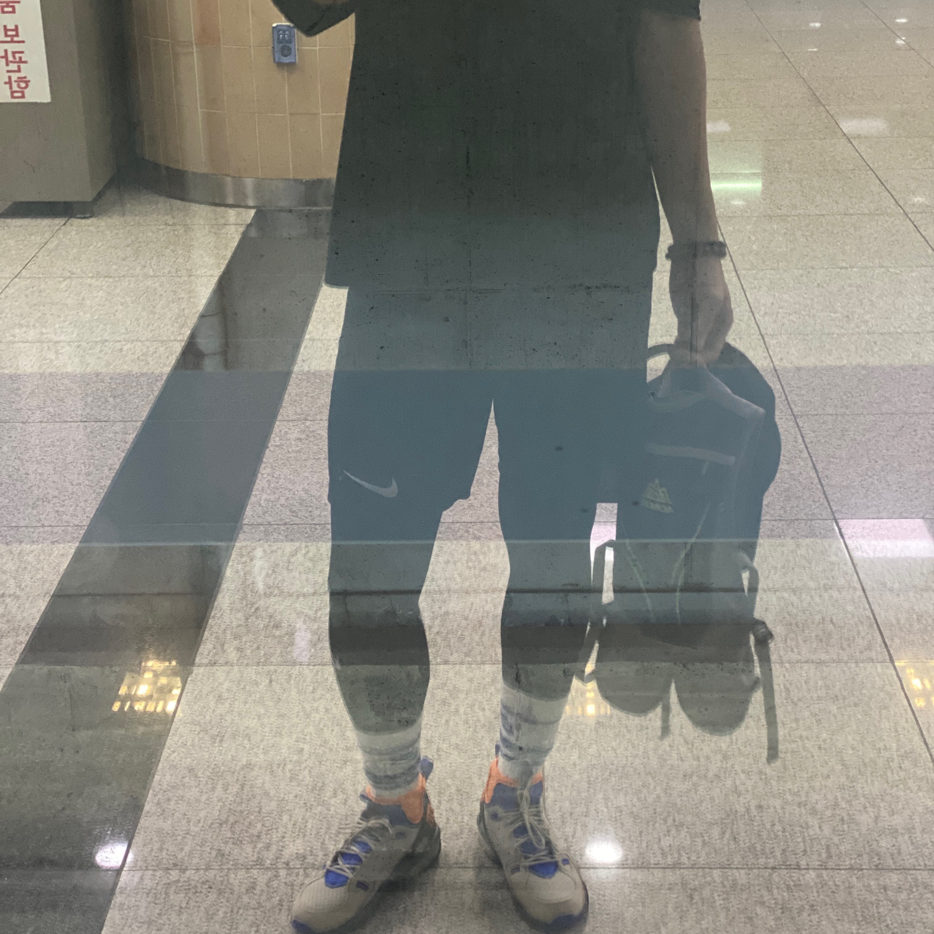 Nike ACG Air Mowabb Rattan Birch, Nike Everyday Essential Crew Socks White (3 Pack/Korean Ver.) 착용 스타일