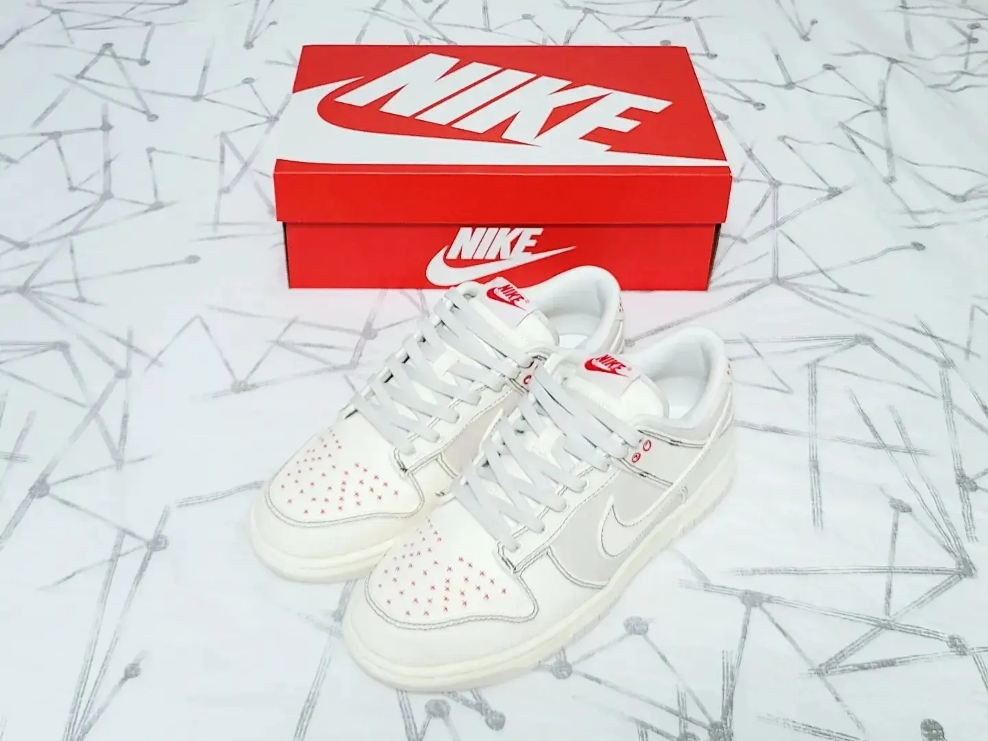 Nike Dunk Low Beige Red 착용 스타일 - 1