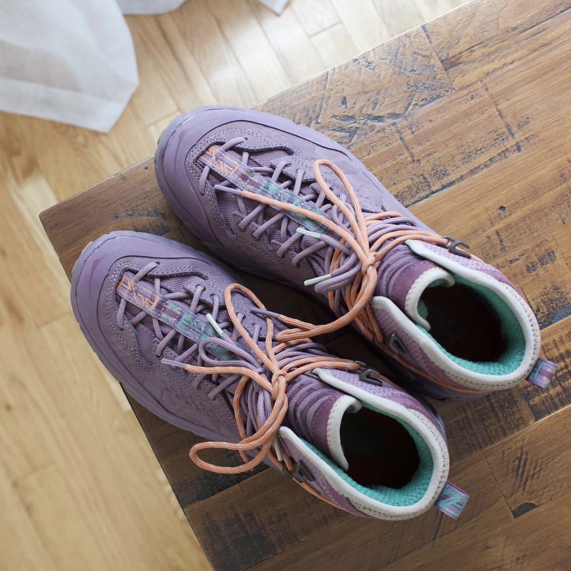 Hoka x Bodega Tor Ultra High Flint Eggplant 착용 스타일 - 5