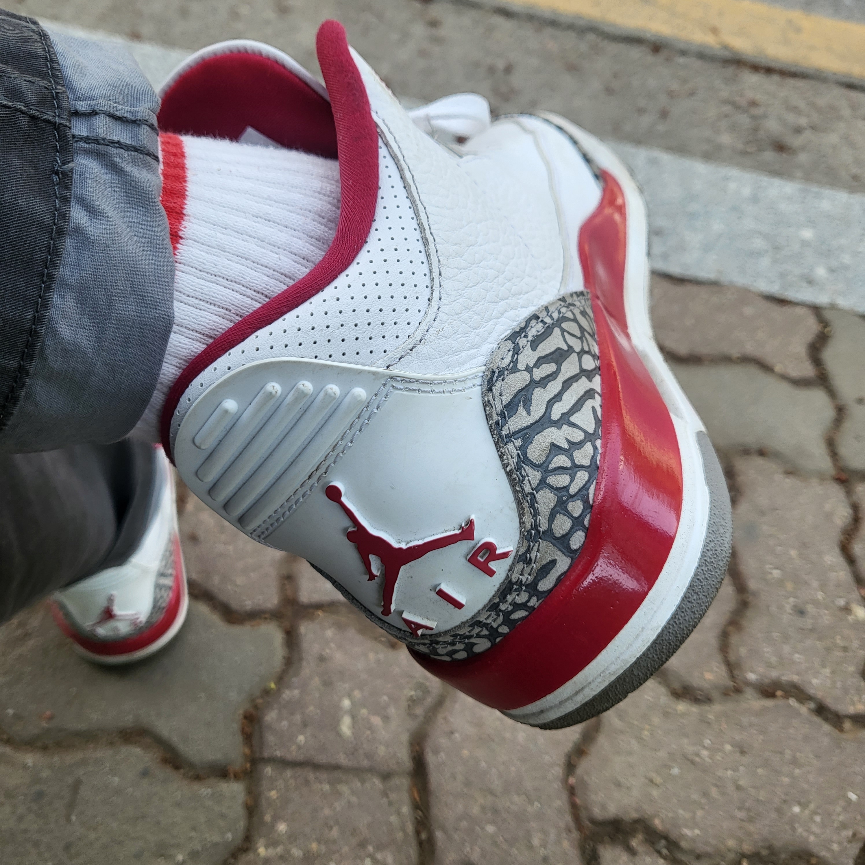 Jordan 3 Retro Cardinal Red 착용 스타일 - 1