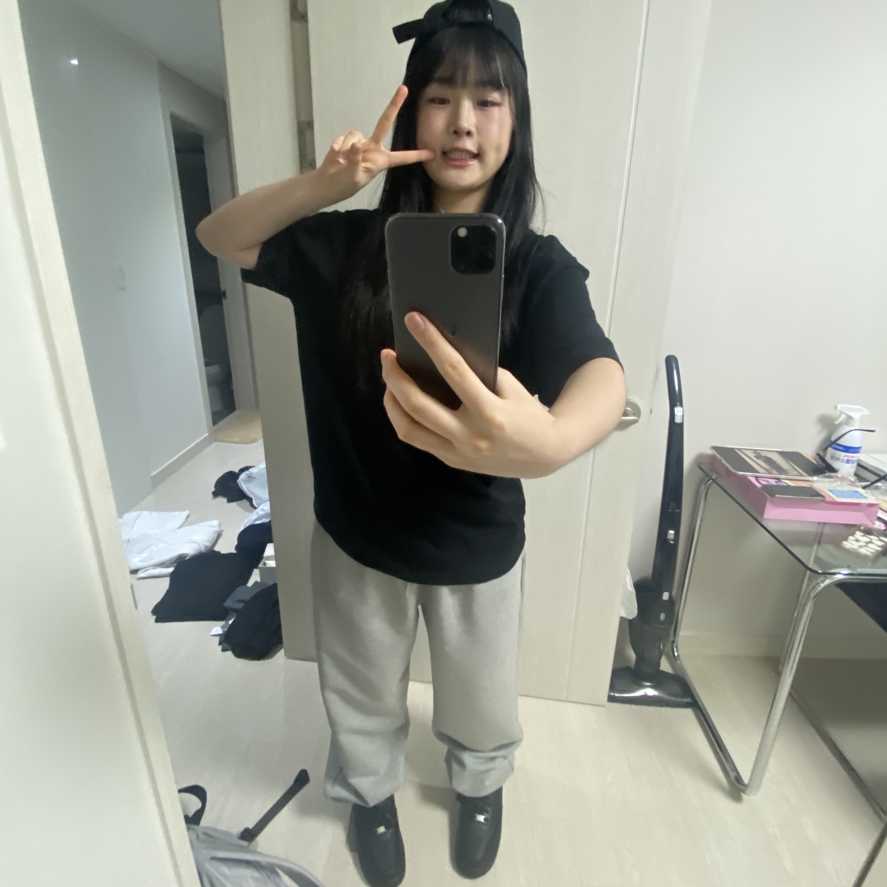 Nike Air Force 1 '07 Low Triple Black 착용 스타일 - 3