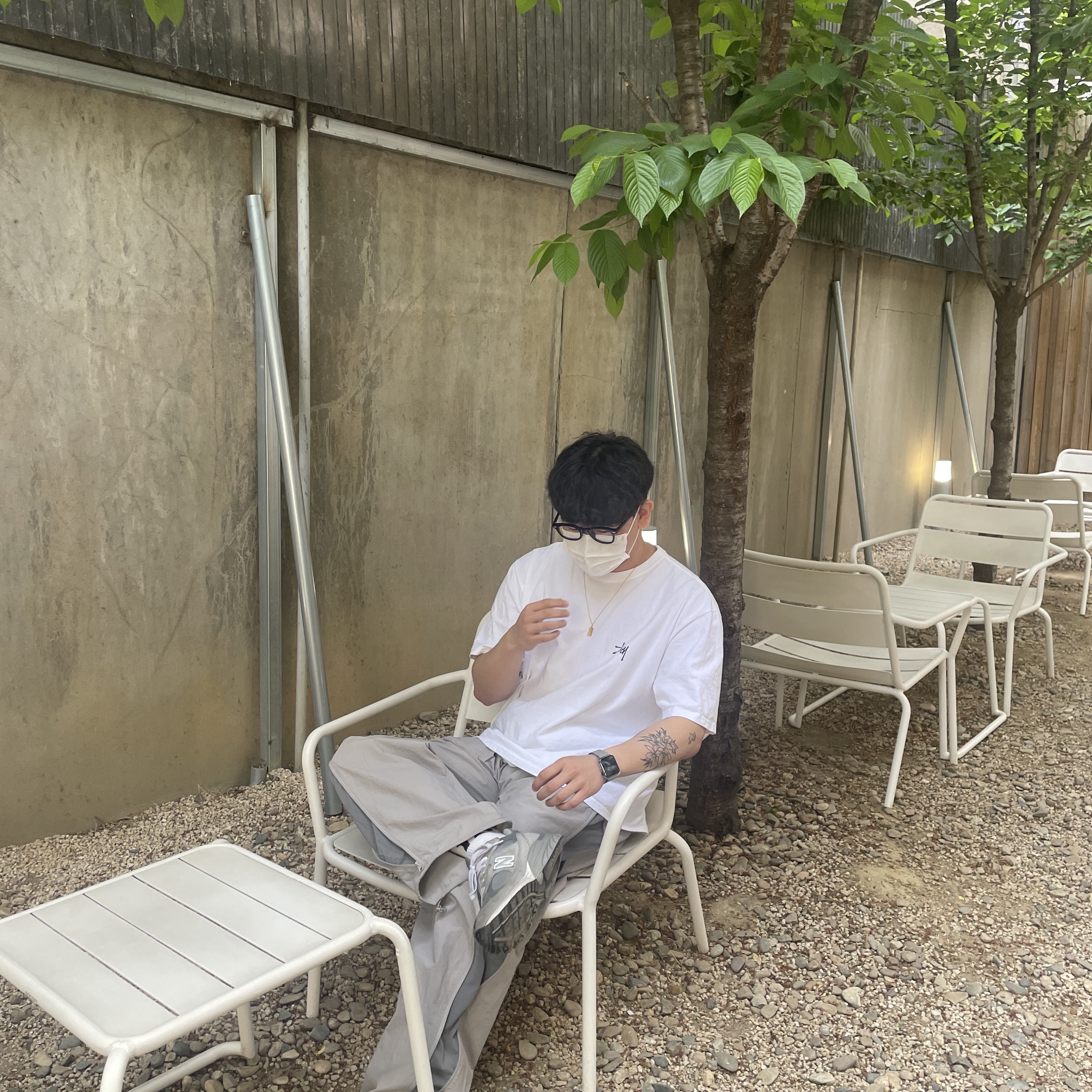 Stussy Basic Stussy T-Shirt White 2022, New Balance 993 Made in USA Grey - D Standard 착용 스타일