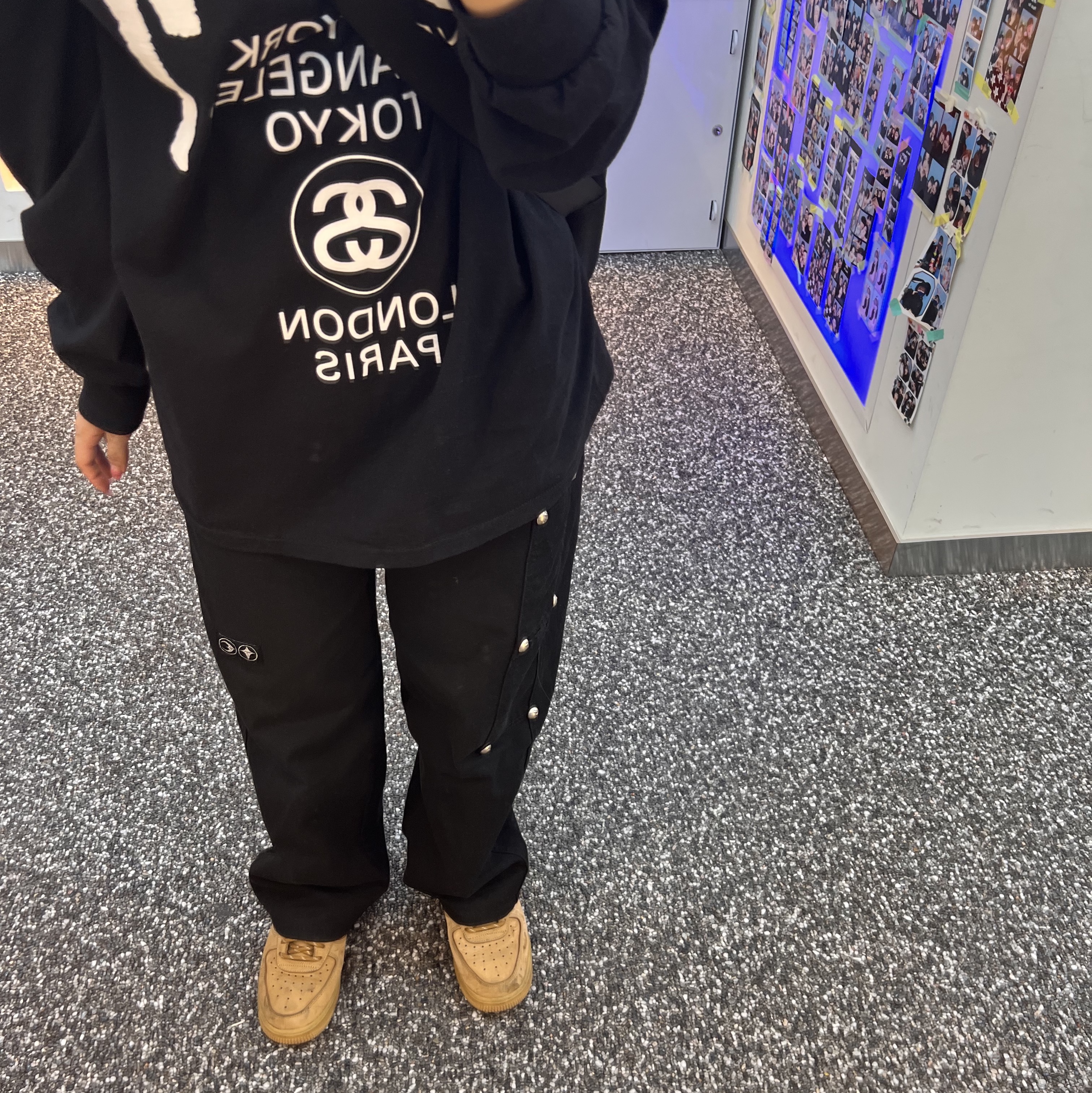 Stussy World Tour LS T-Shirt Black, Nike Air Force 1 '07 WB Flax 착용 스타일