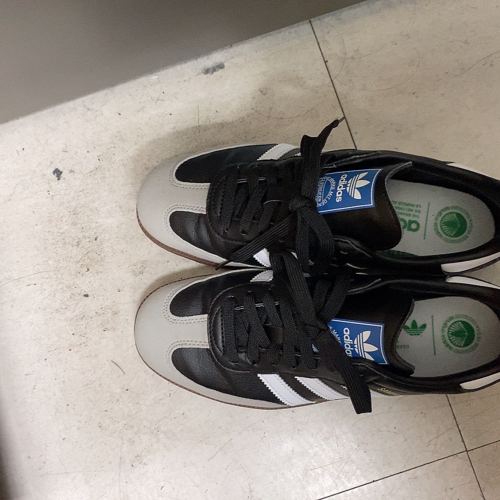 Adidas Samba Vegan Black White 착용 스타일 - 2