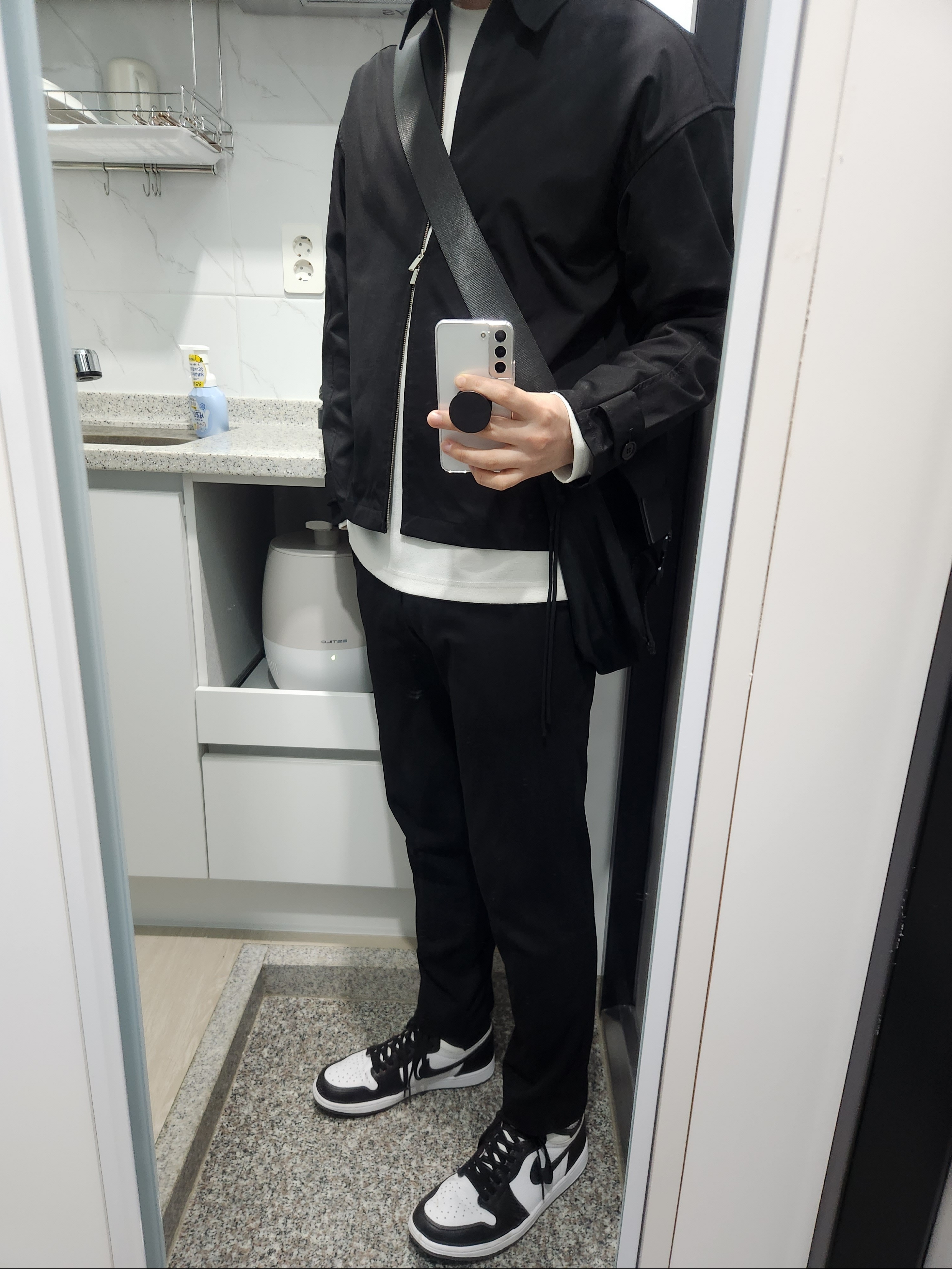 Jordan 1 Retro High OG Black White 2014 착용 스타일 - 1