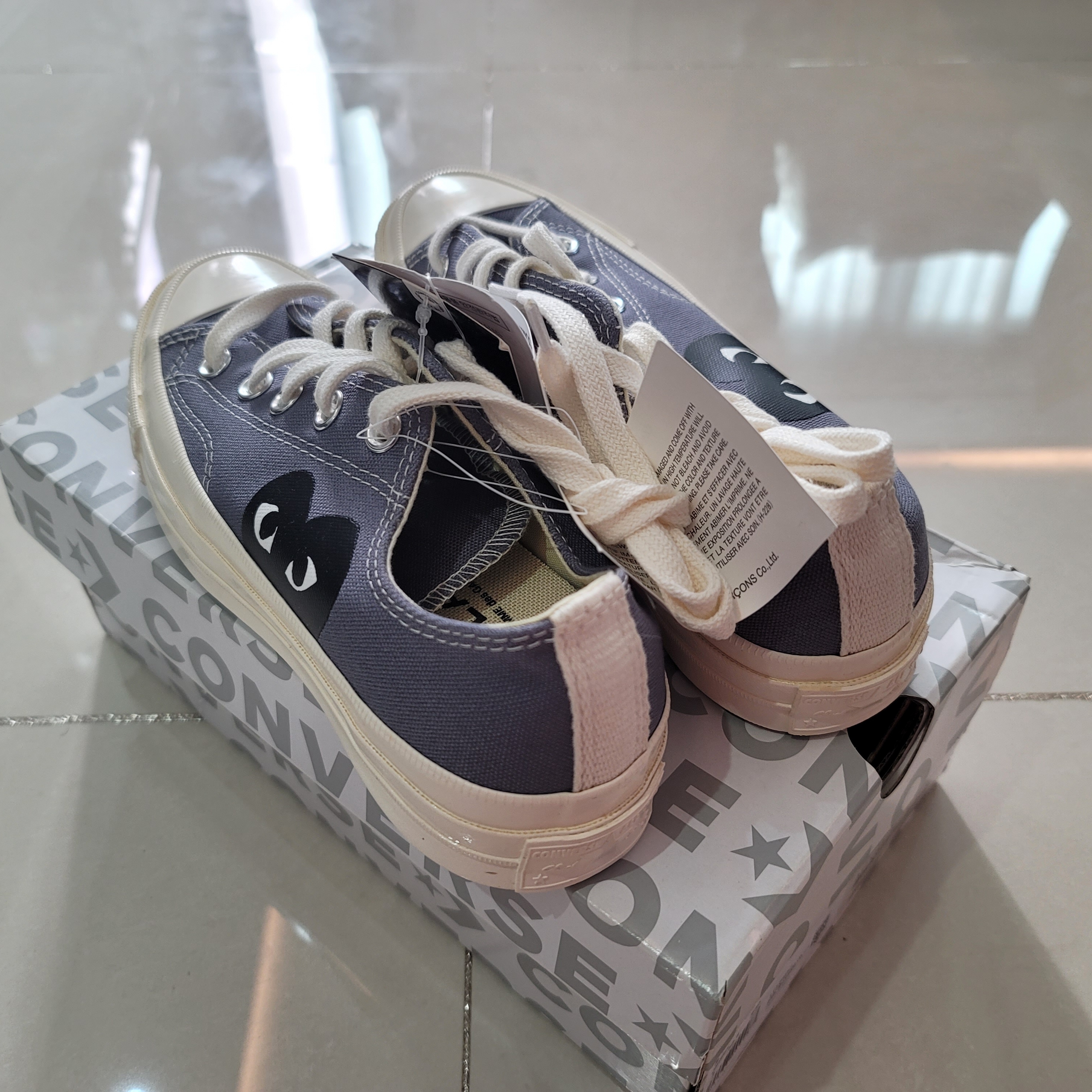 Converse x Play Comme des Garcons Chuck 70 Ox Steel Gray 착용 스타일 - 3