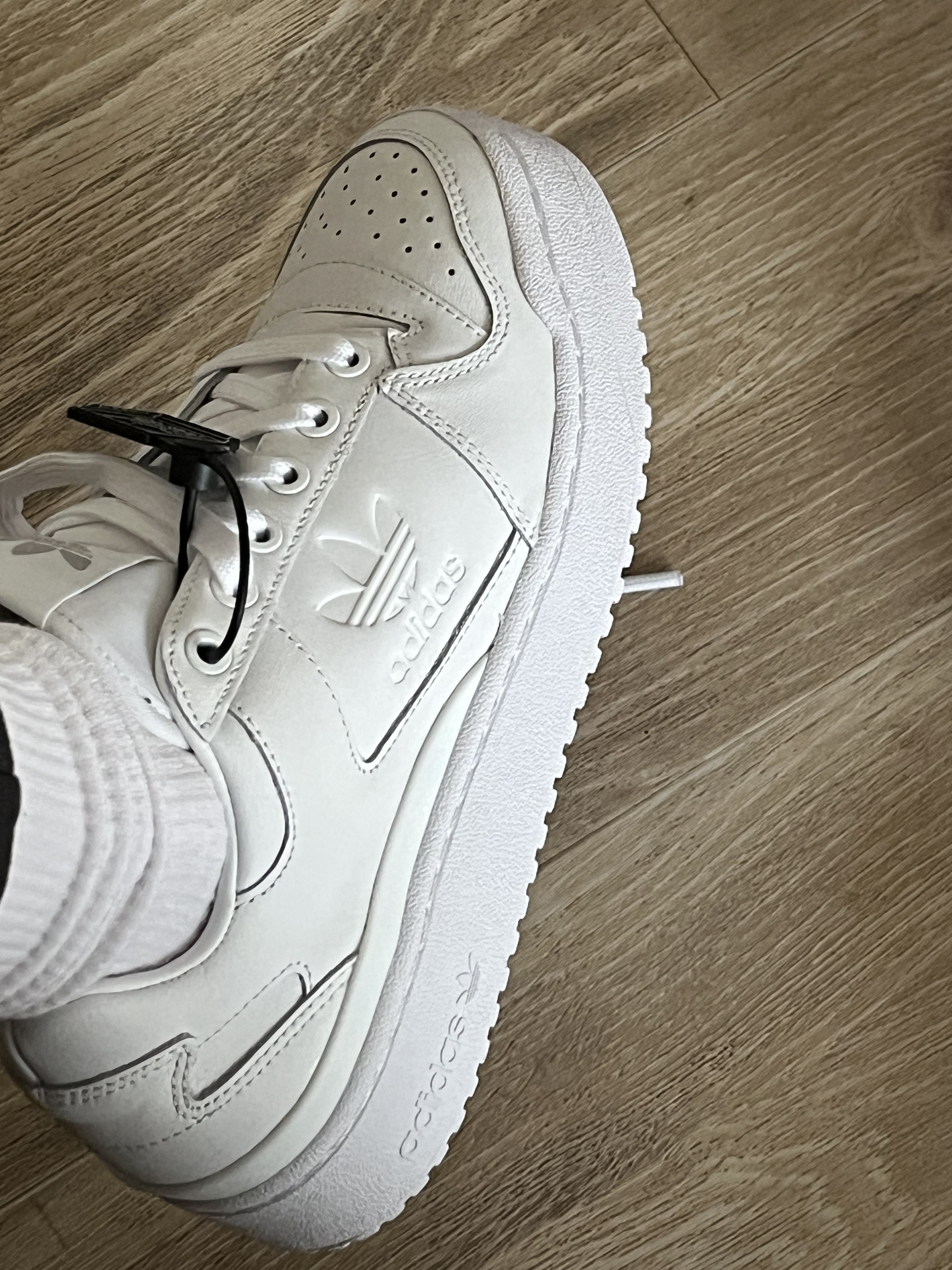 (W) Adidas Forum Bold Cloud White 착용 스타일