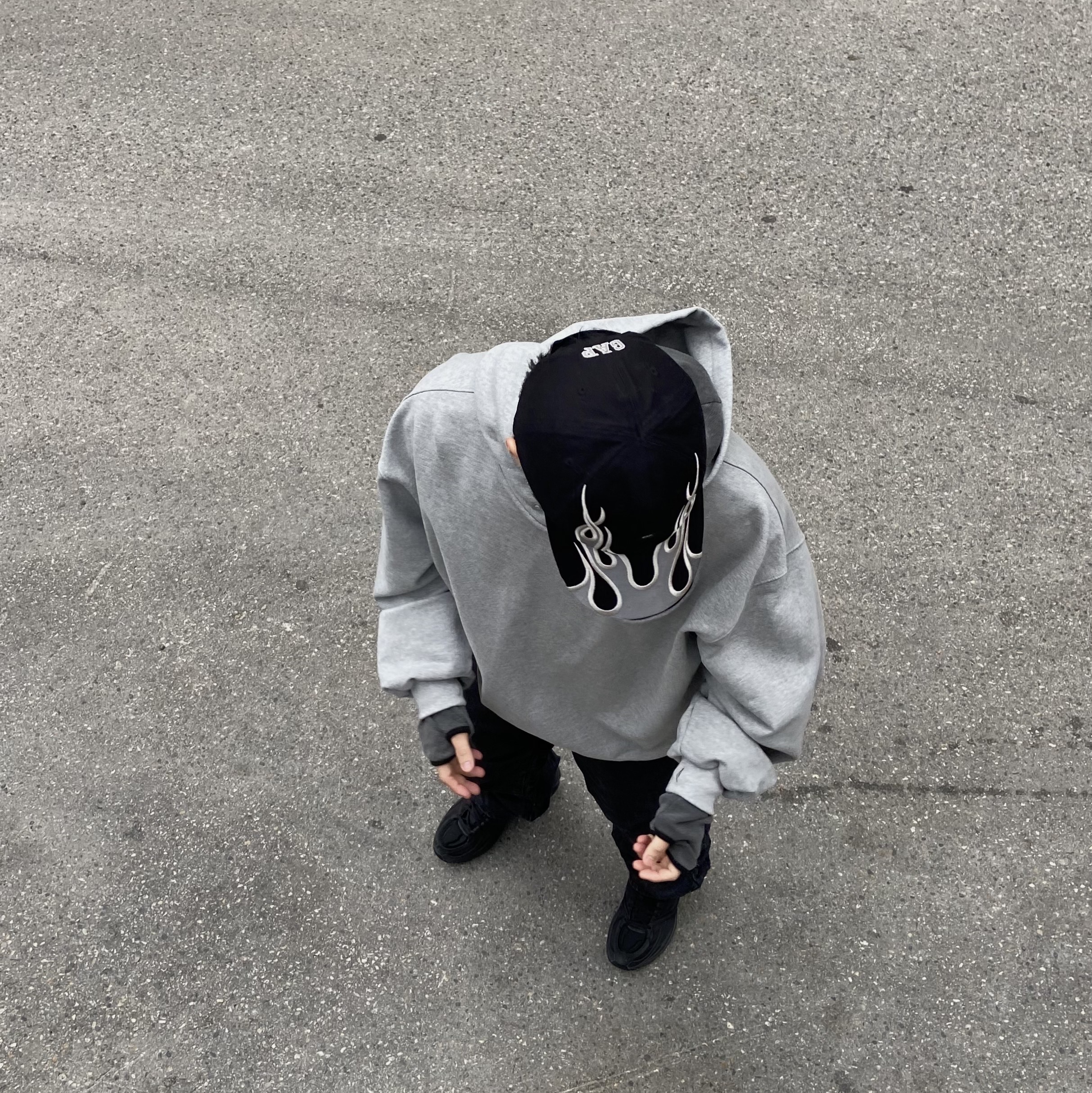 Reebok x Kanghyuk Premier Road Modern Mid Black, Yeezy Gap Engineered By Balenciaga Flame Cap Black 착용 스타일 - 2