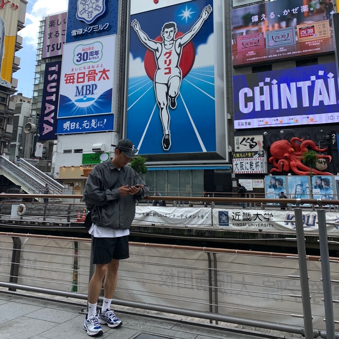 Juun.J Nylon Coach Shirt Sky Blue, Supreme Pigment Print S Logo 6-Panel Black - 22FW 착용 스타일
