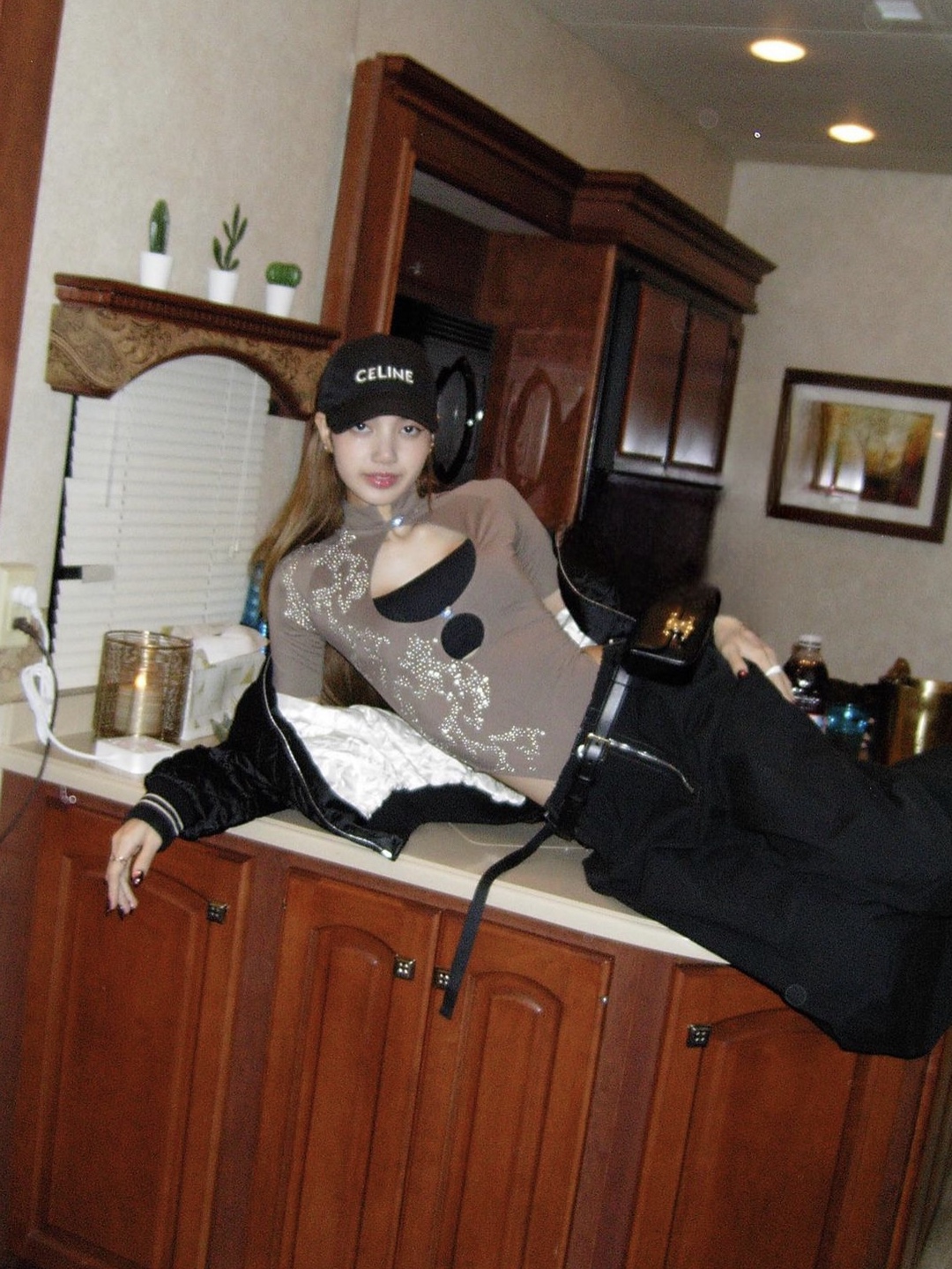 (W) Celine Baseball Cap in Cotton Black 착용 스타일 - 1
