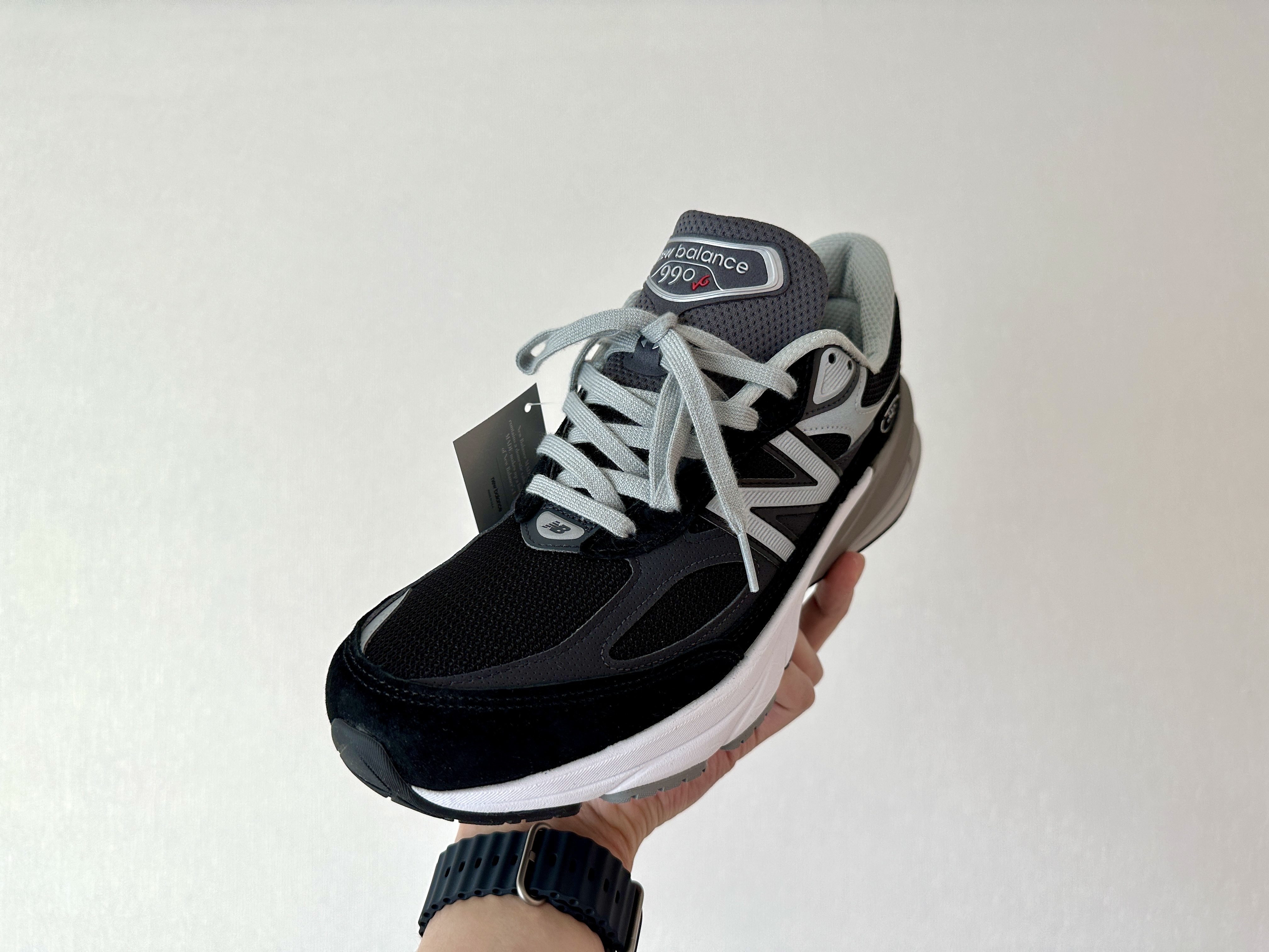 New Balance 990v6 Made in USA Black White 착용 스타일 - 2