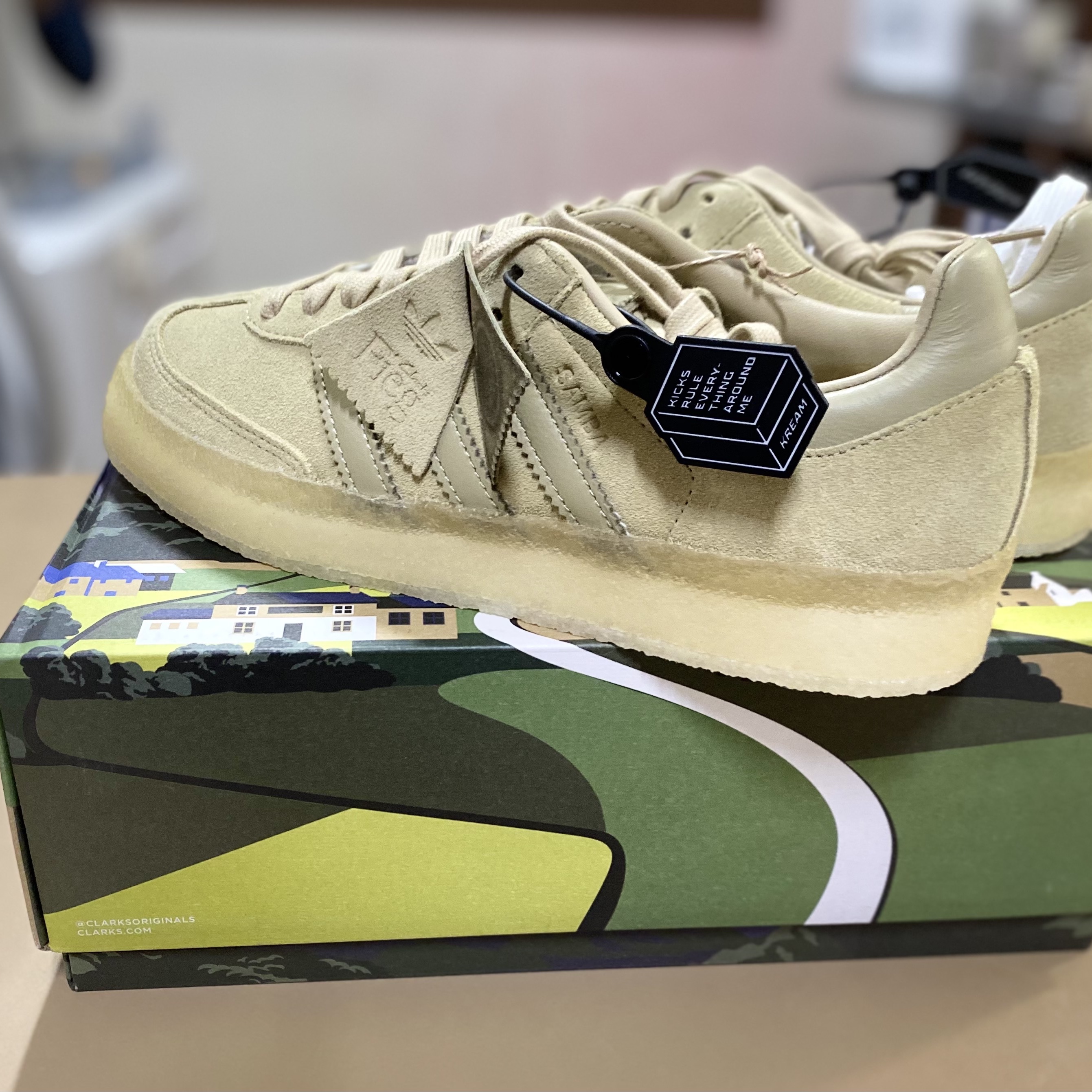 Adidas x Clarks x Ronnie Fieg 8th Street Samba Savannah 착용 스타일 - 2