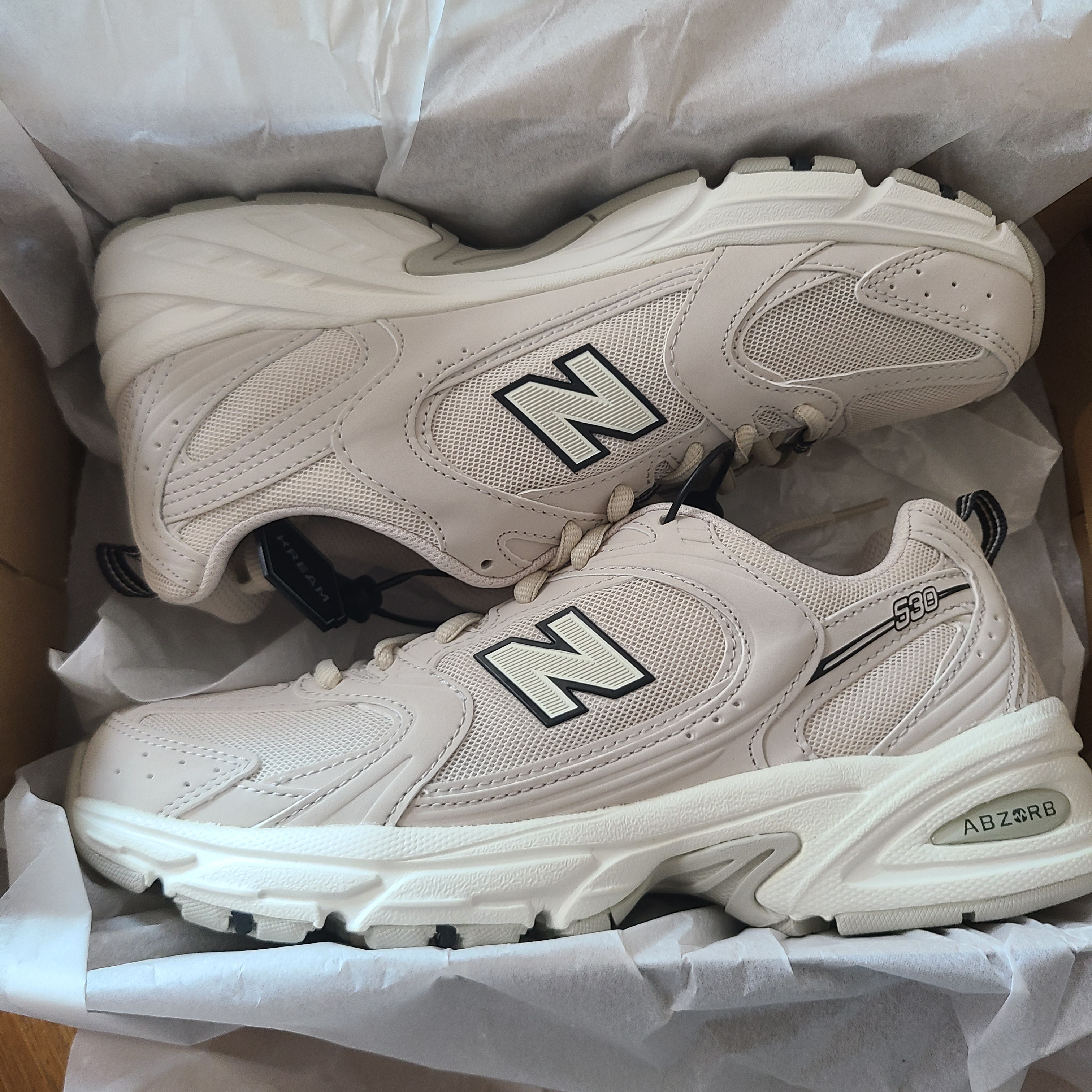 New Balance 530 Ivory 착용 스타일
