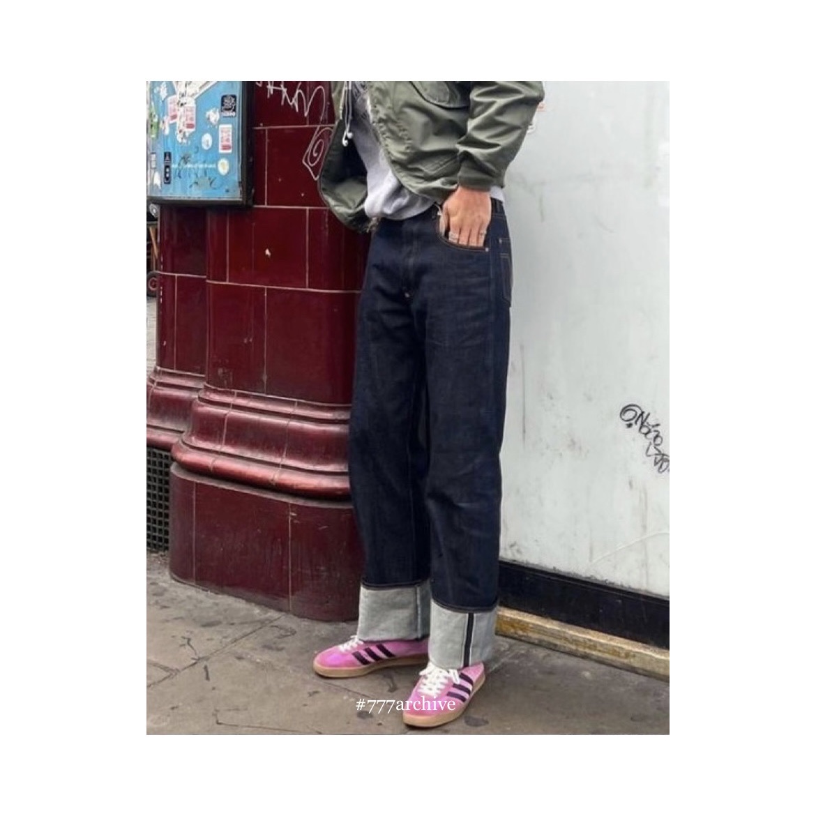 (W) Gucci x Adidas Gazelle Sneakers Pink Velvet 착용 스타일 - 2