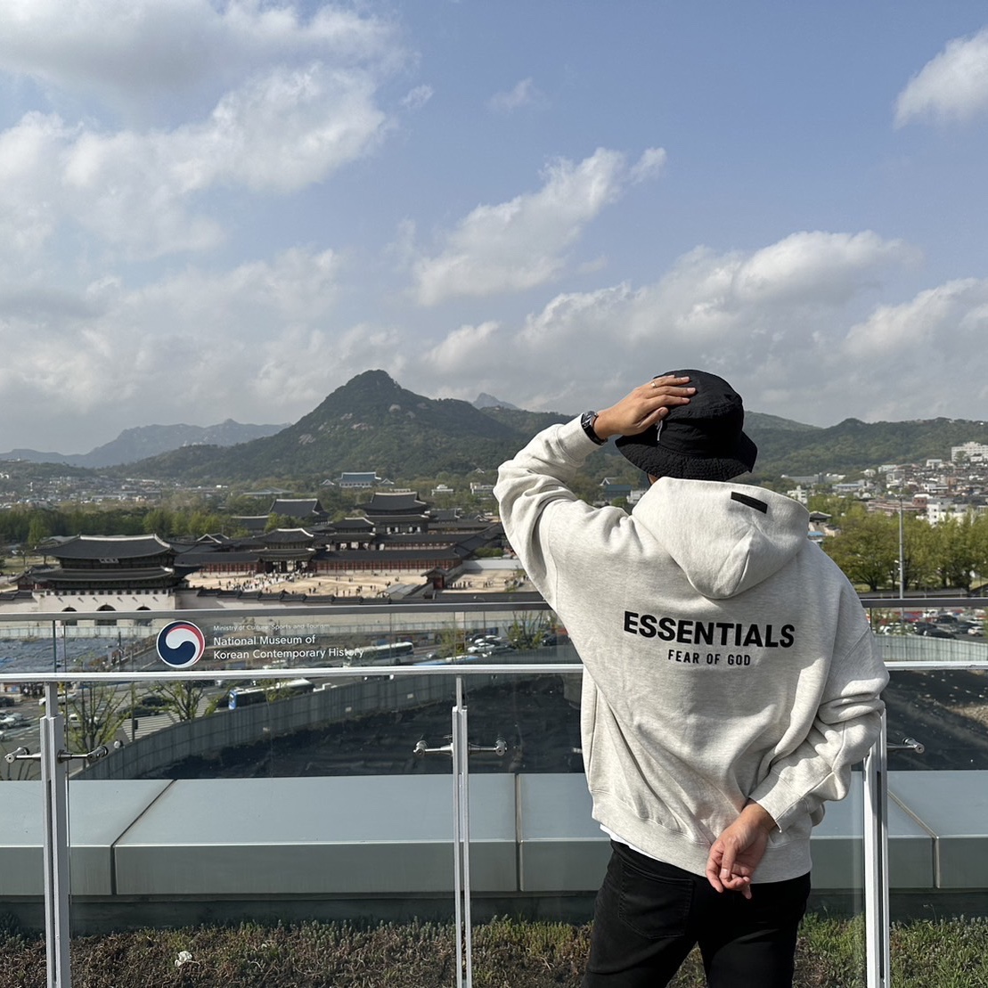 Essentials The Core Collection Hoodie Light Oatmeal, Nike x Stussy Bucket Hat Black 착용 스타일