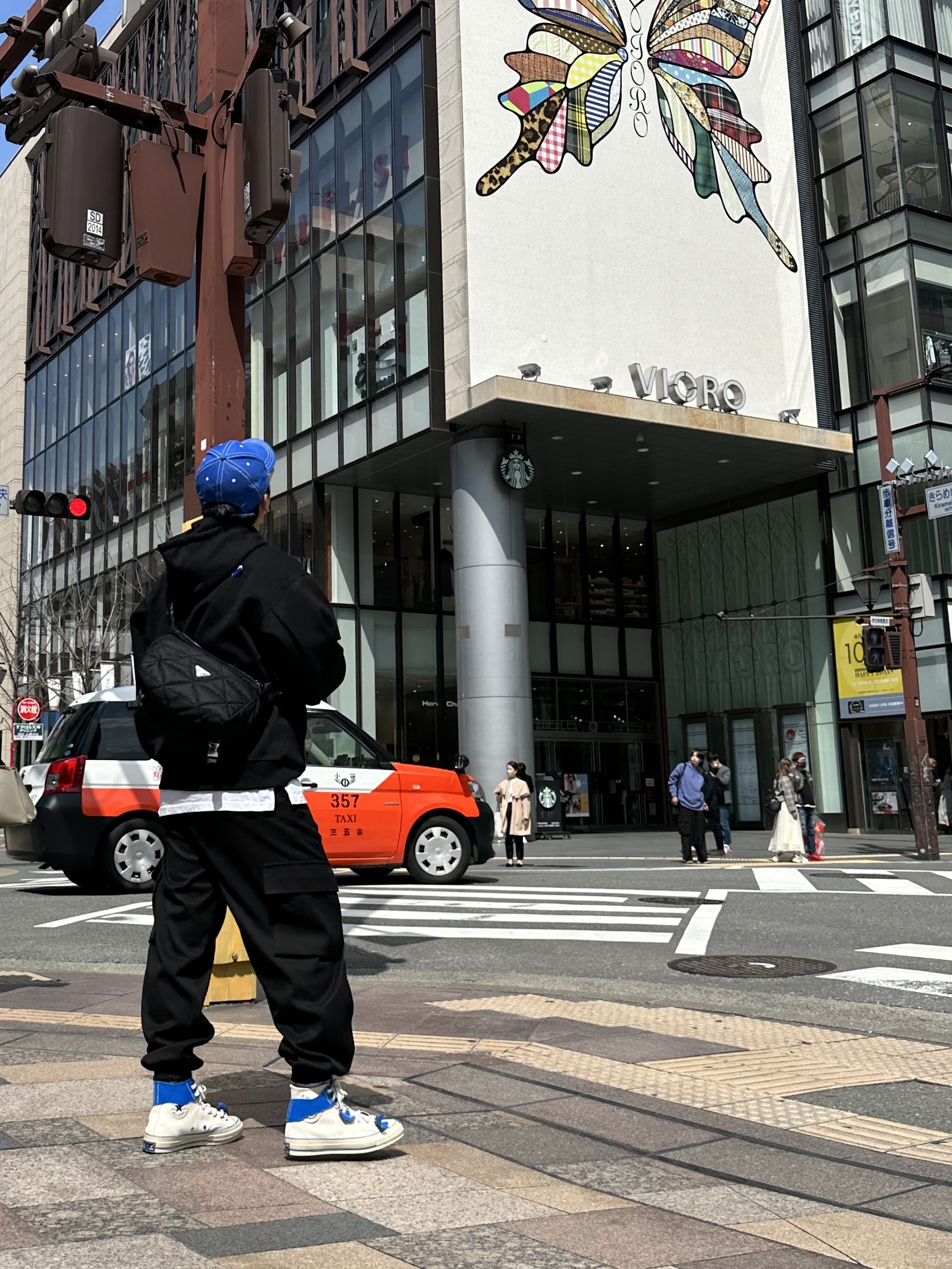 Ader Error x Zara Twill Cap Blue, Zara x Ader Error Embroidery Hooded Sweatshirt Black 착용 스타일