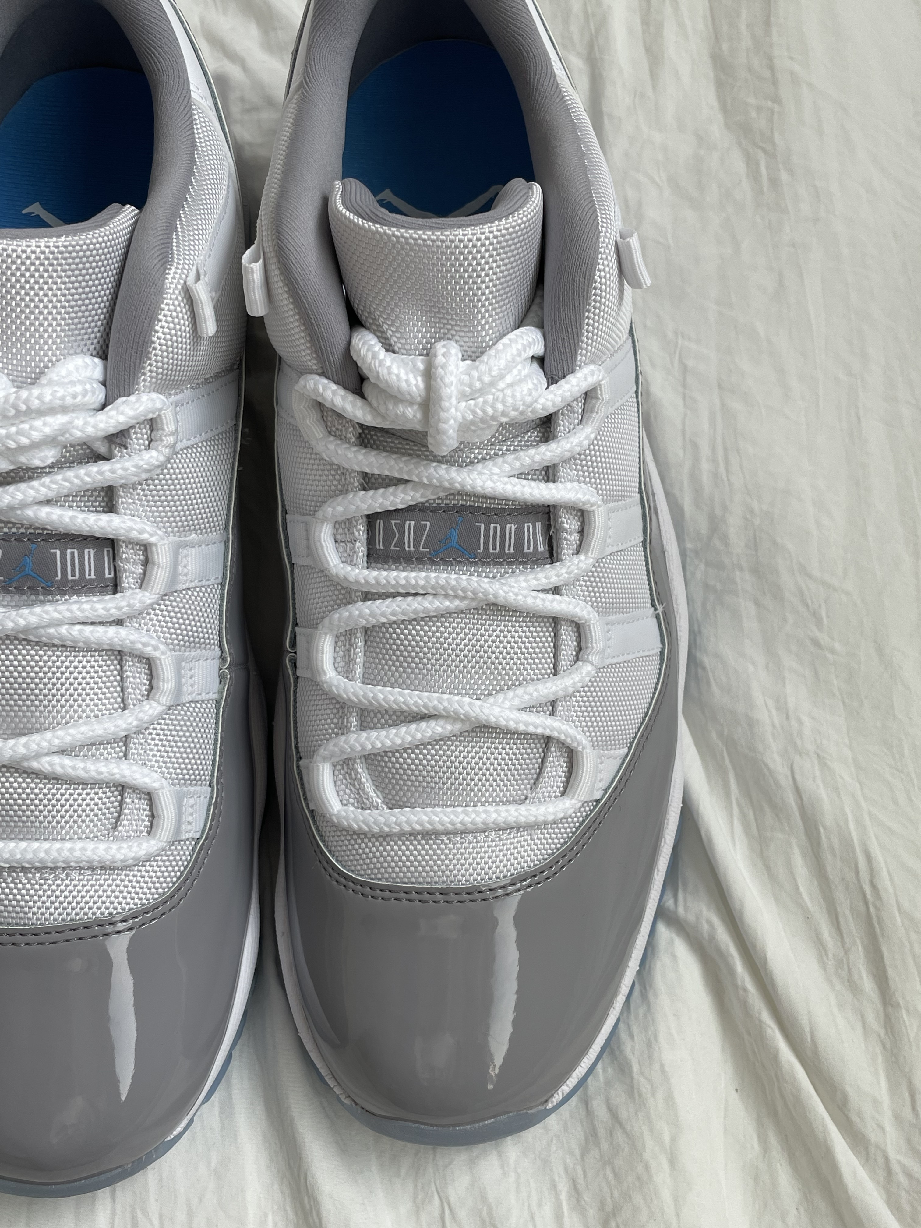 Jordan 11 Retro Low Cement Grey 착용 스타일 - 2