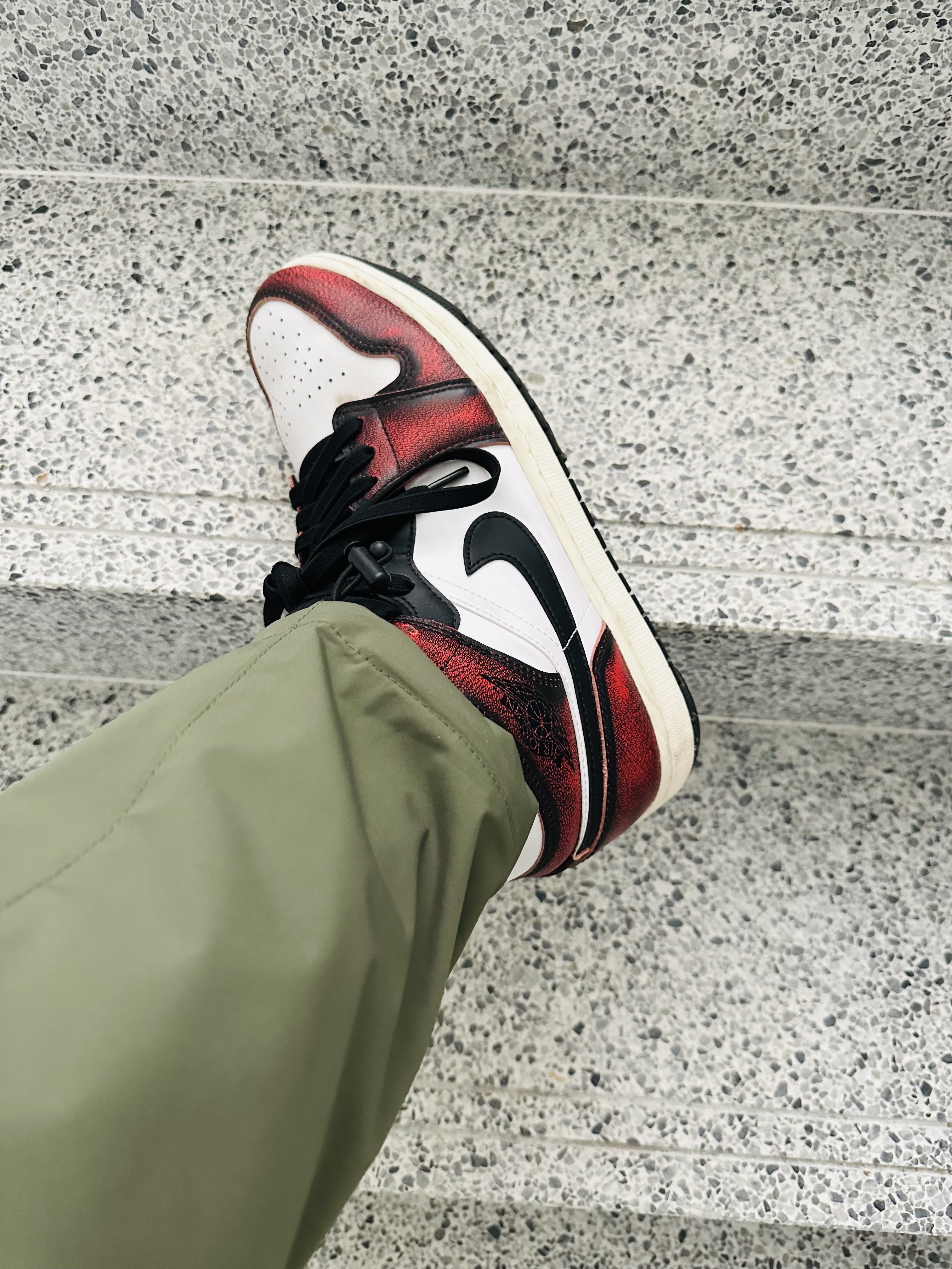 Jordan 1 Mid SE Infrared 23 착용 스타일