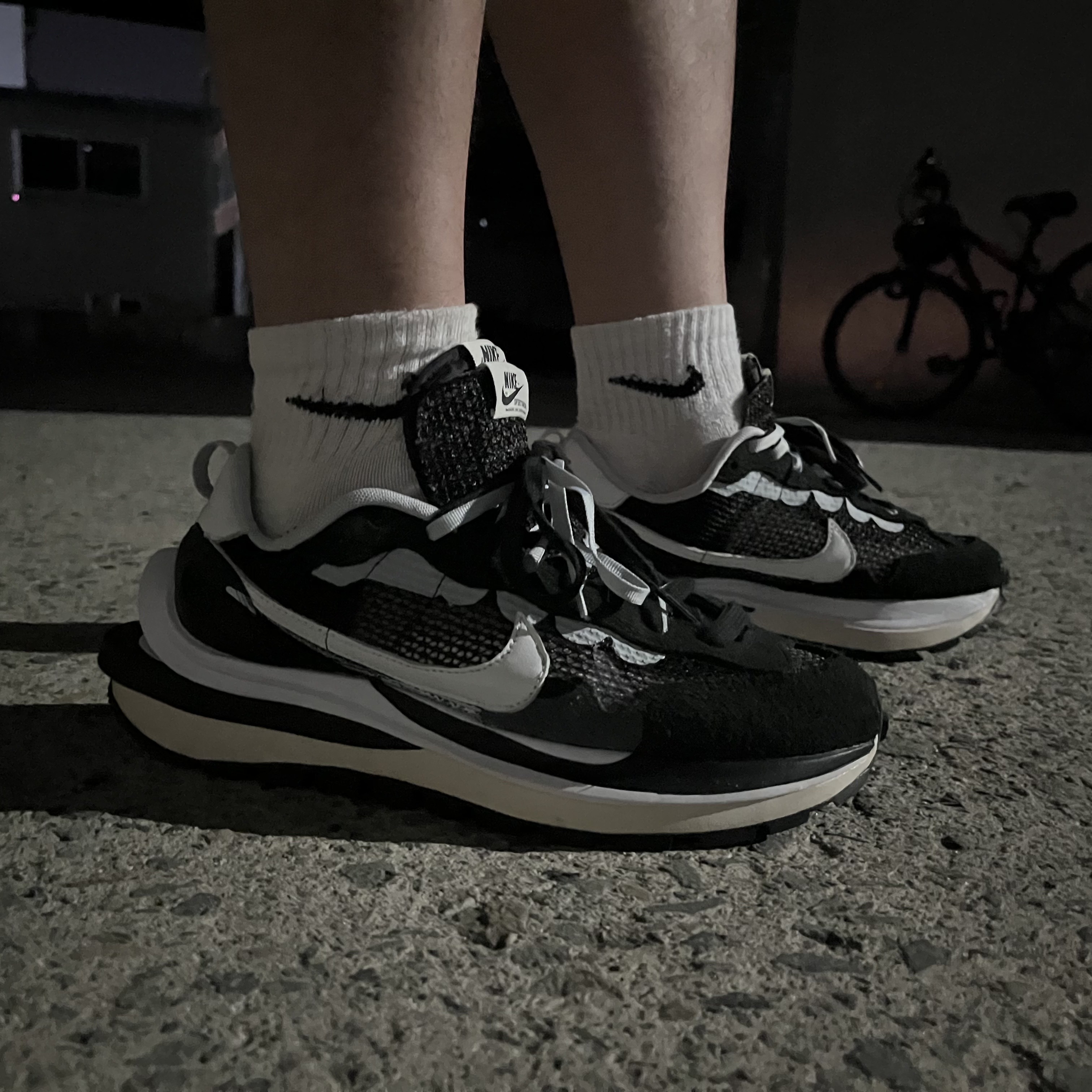 Nike x Sacai VaporWaffle Black White 착용 스타일