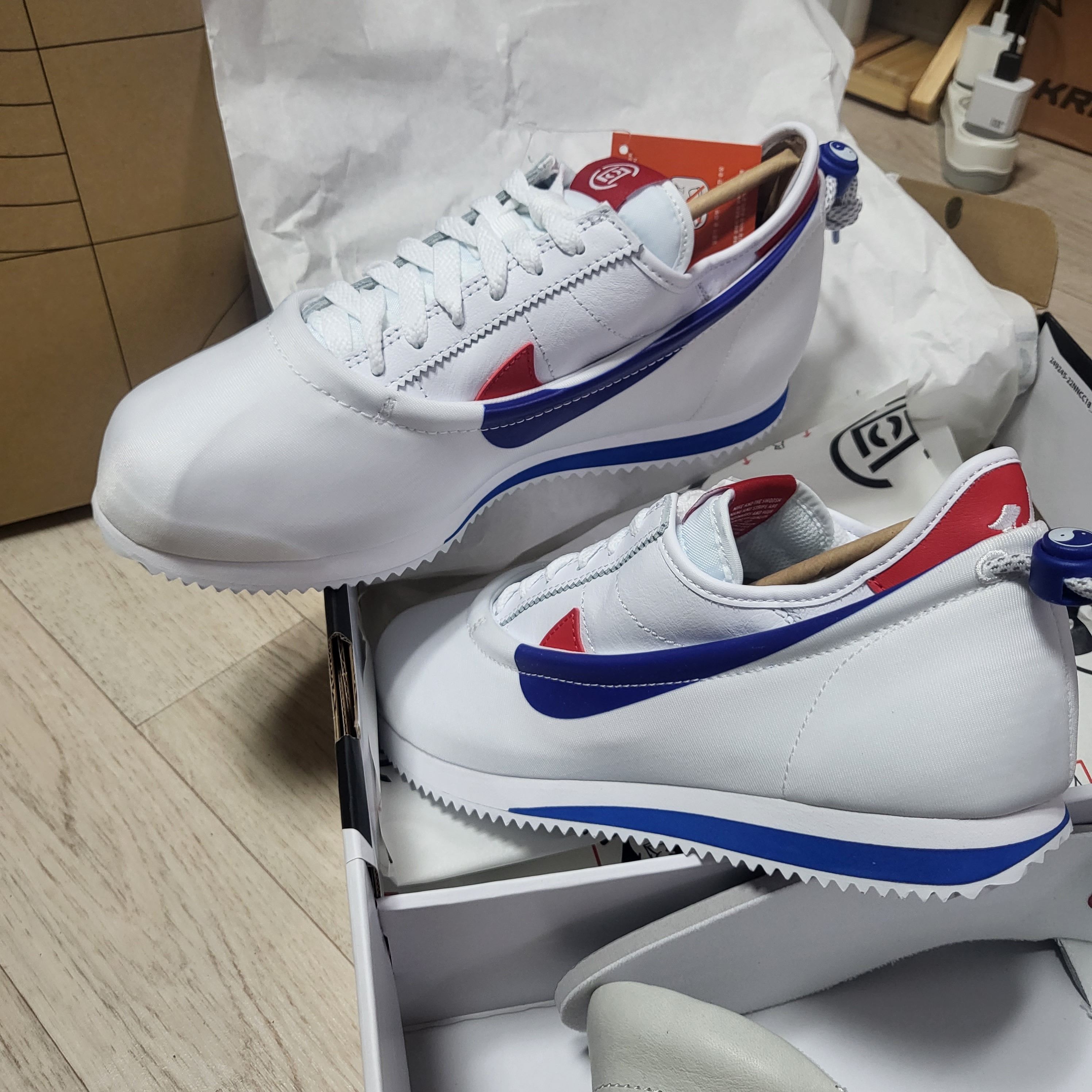 Nike x Clot Cortez SP White and Game Royal 착용 스타일 - 3