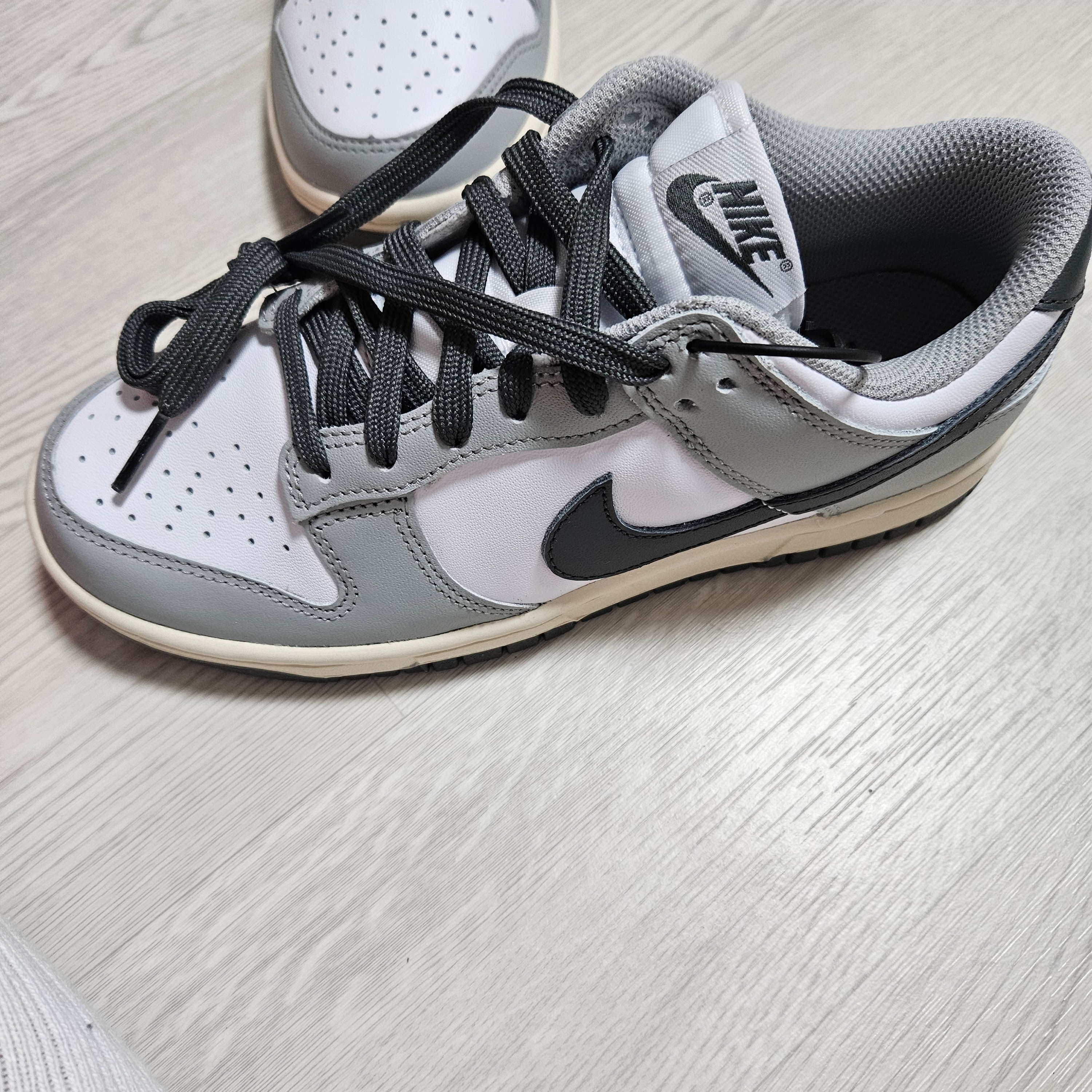 (W) Nike Dunk Low Light Smoke Grey 착용 스타일