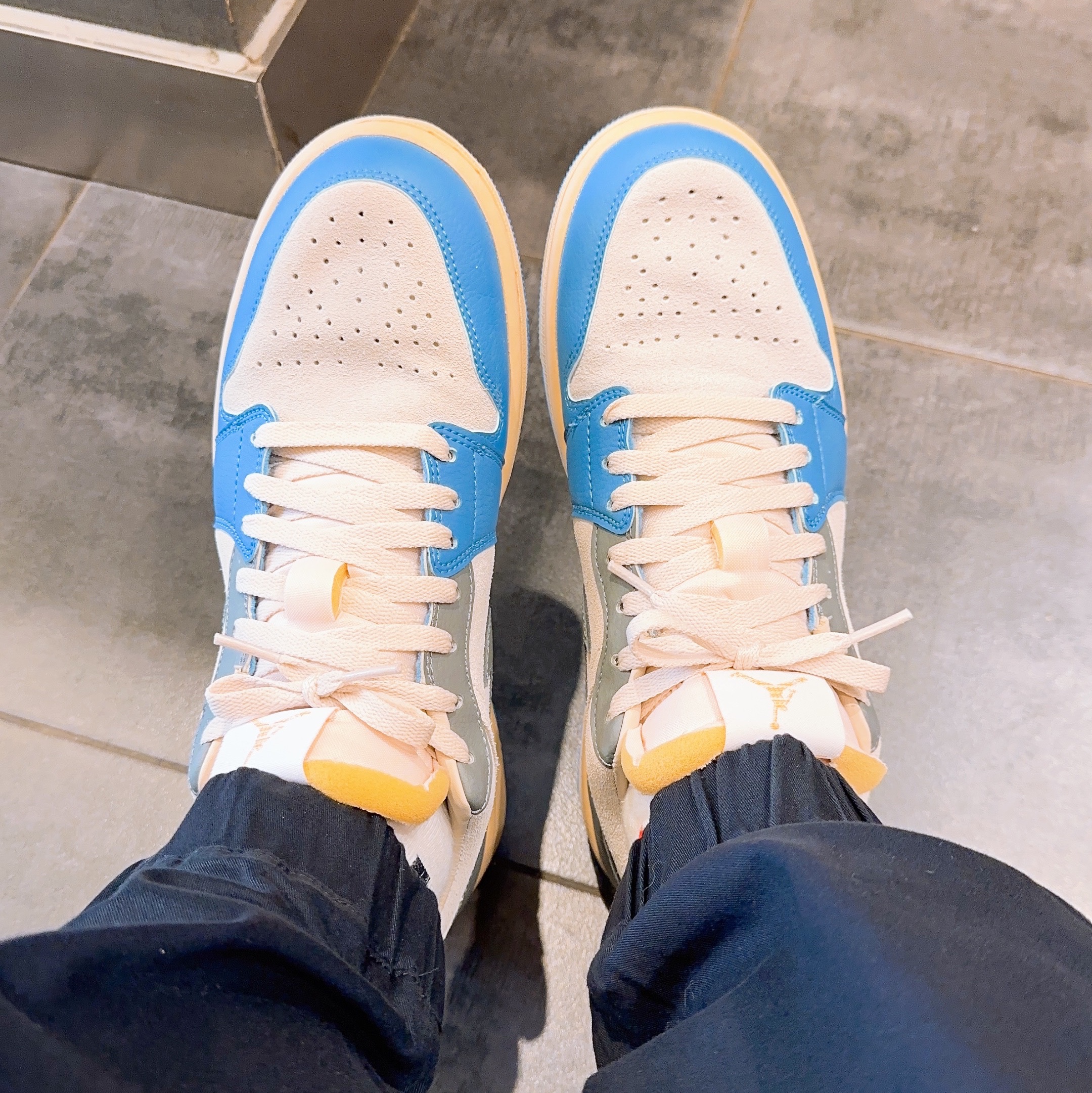 Jordan 1 Low SE Tokyo 96 착용 스타일 - 1