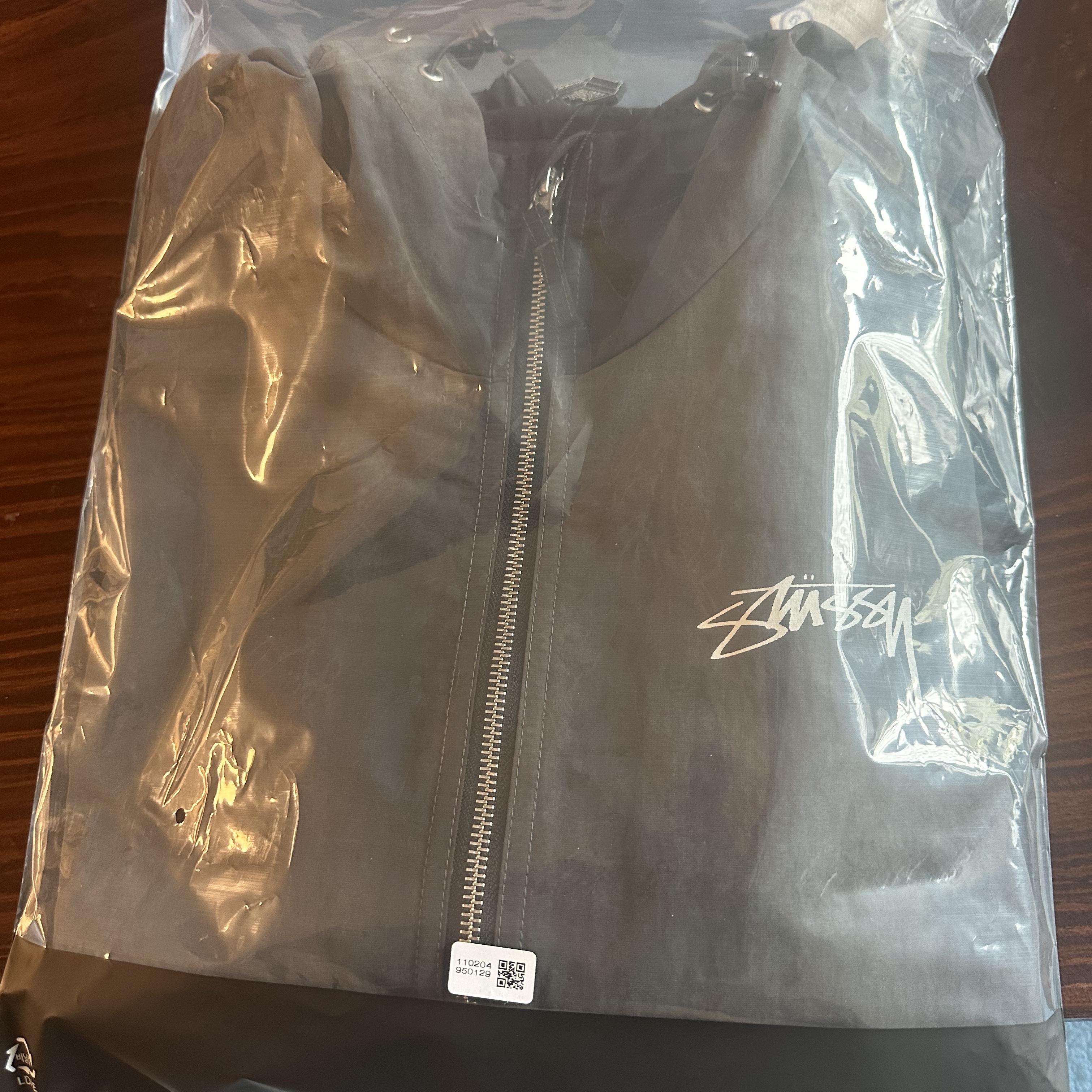 Stussy Wave Dye Beach Shell Jacket Black 착용 스타일