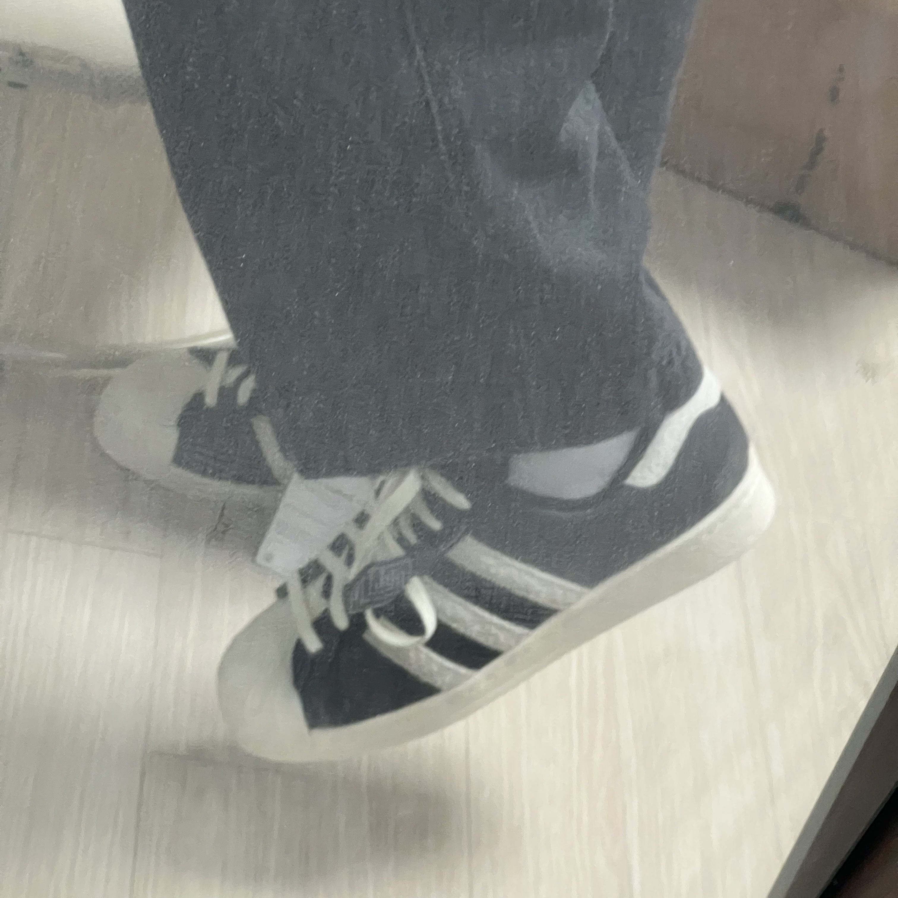 Adidas Superstar 82 Black White 착용 스타일 - 2