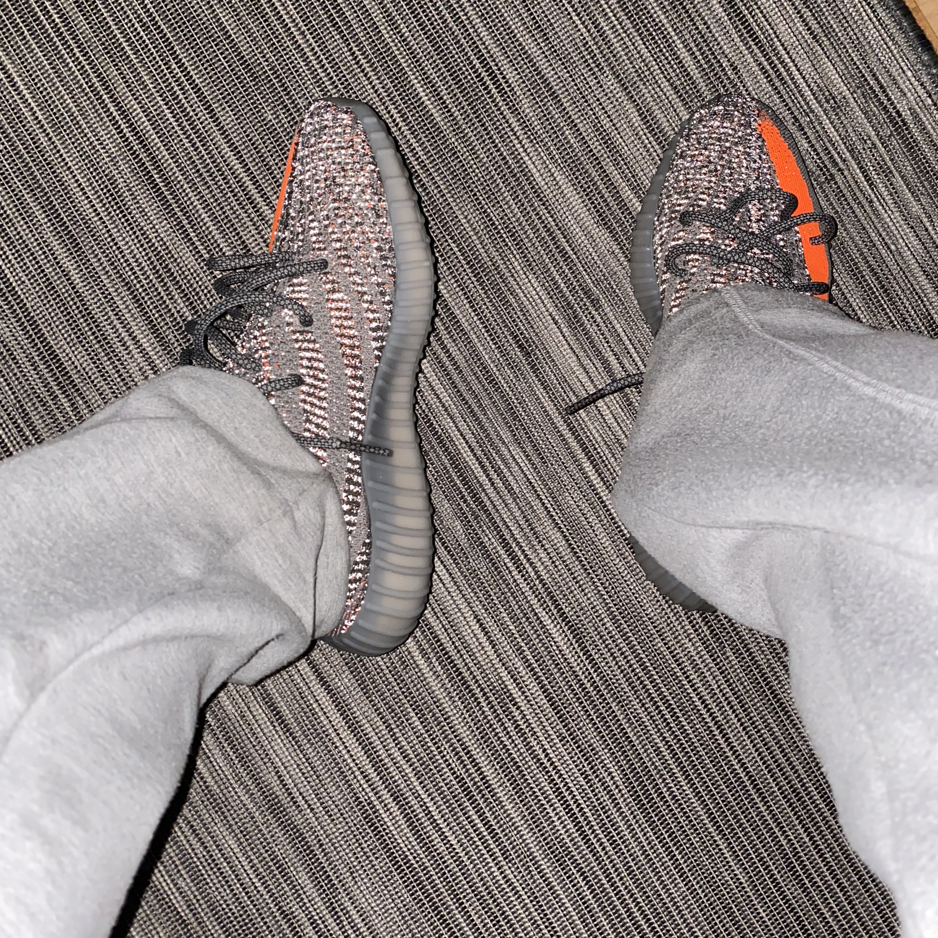 Adidas Yeezy Boost 350 V2 Beluga - Reflective 착용 스타일 - 1
