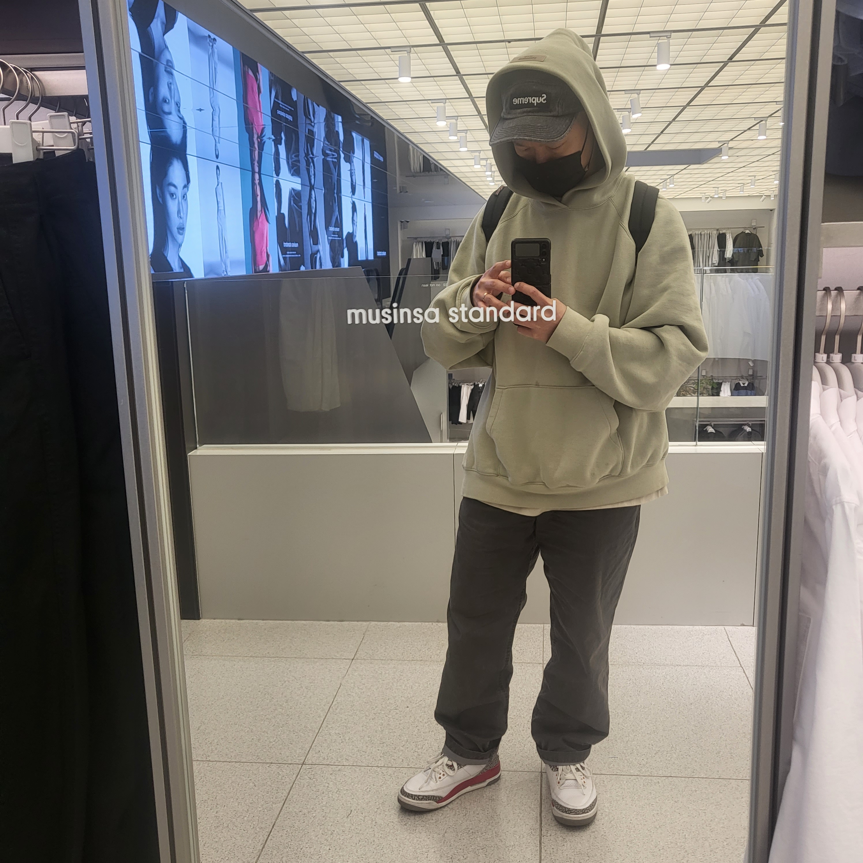 Supreme Denim Camp Cap Washed Black - 22FW, Essentials Hoodie Seafoam - 22SS 착용 스타일 - 2