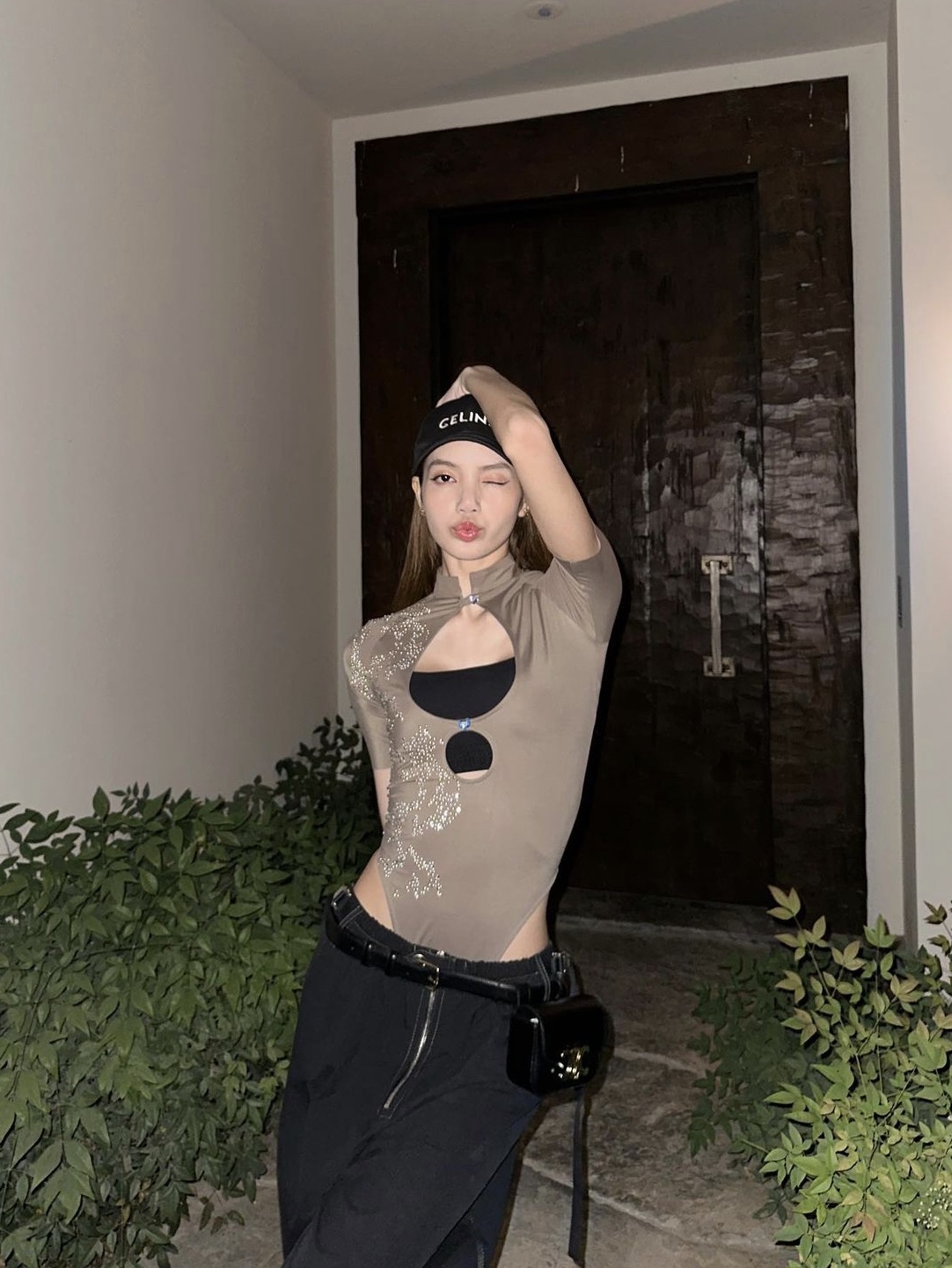 (W) Celine Baseball Cap in Cotton Black 착용 스타일 - 2