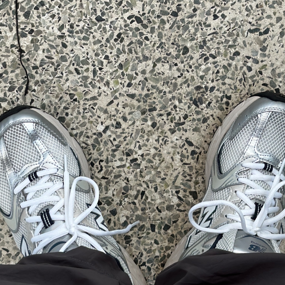 New Balance 530 Steel Grey 착용 스타일